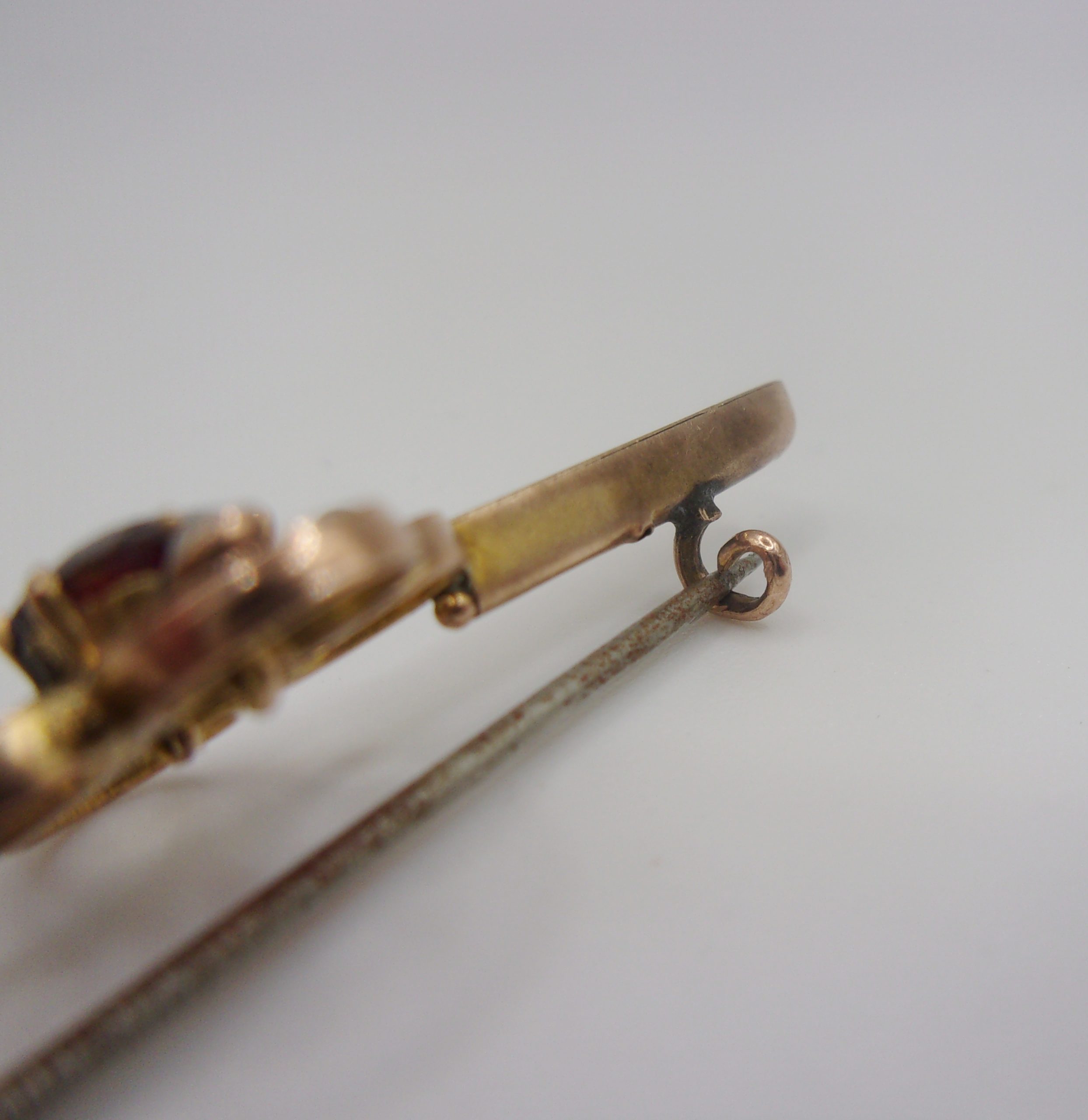 9ct Rose Gold Garnet & Pearl Bar Brooch - Image 5