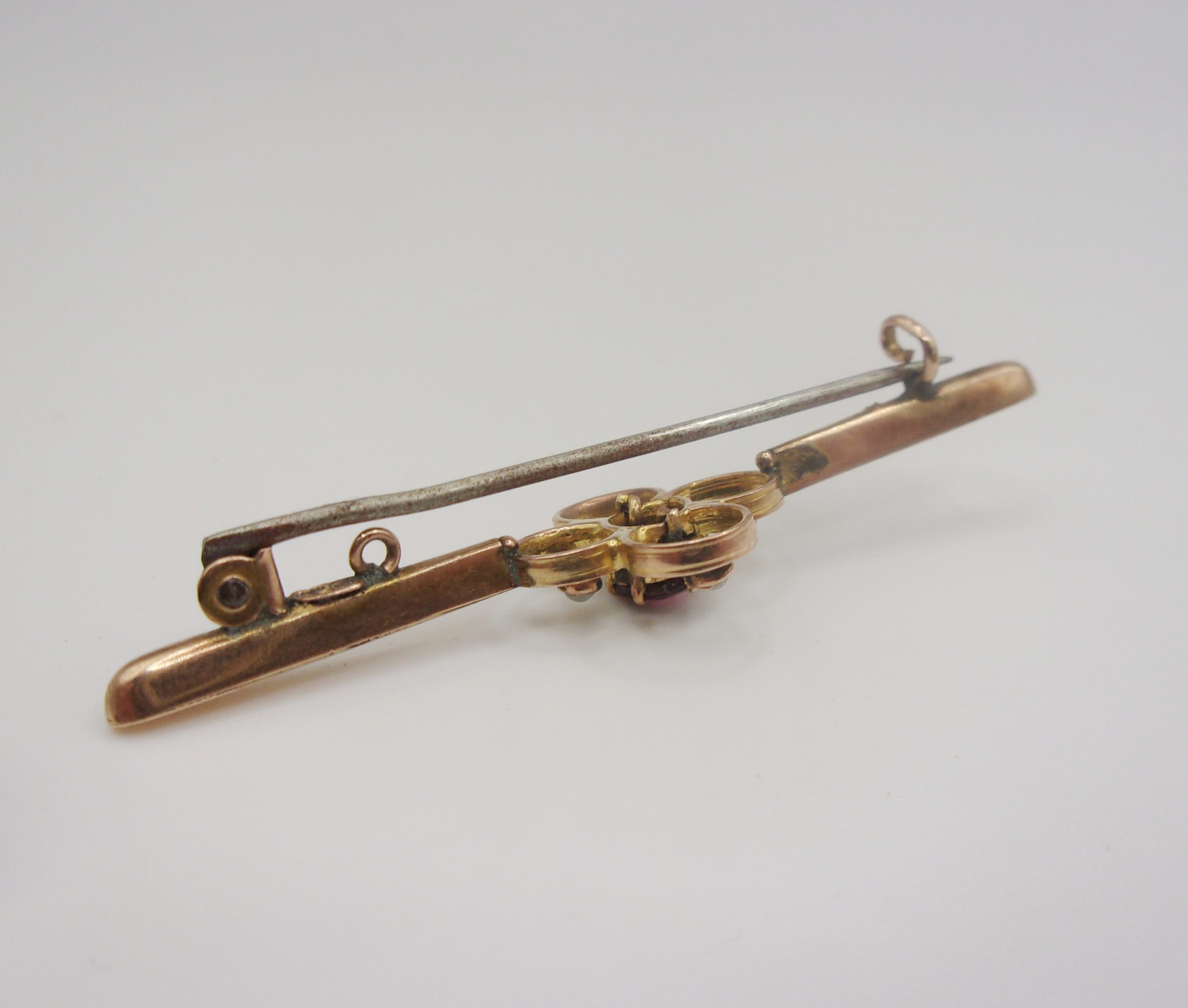 9ct Rose Gold Garnet & Pearl Bar Brooch - Image 6