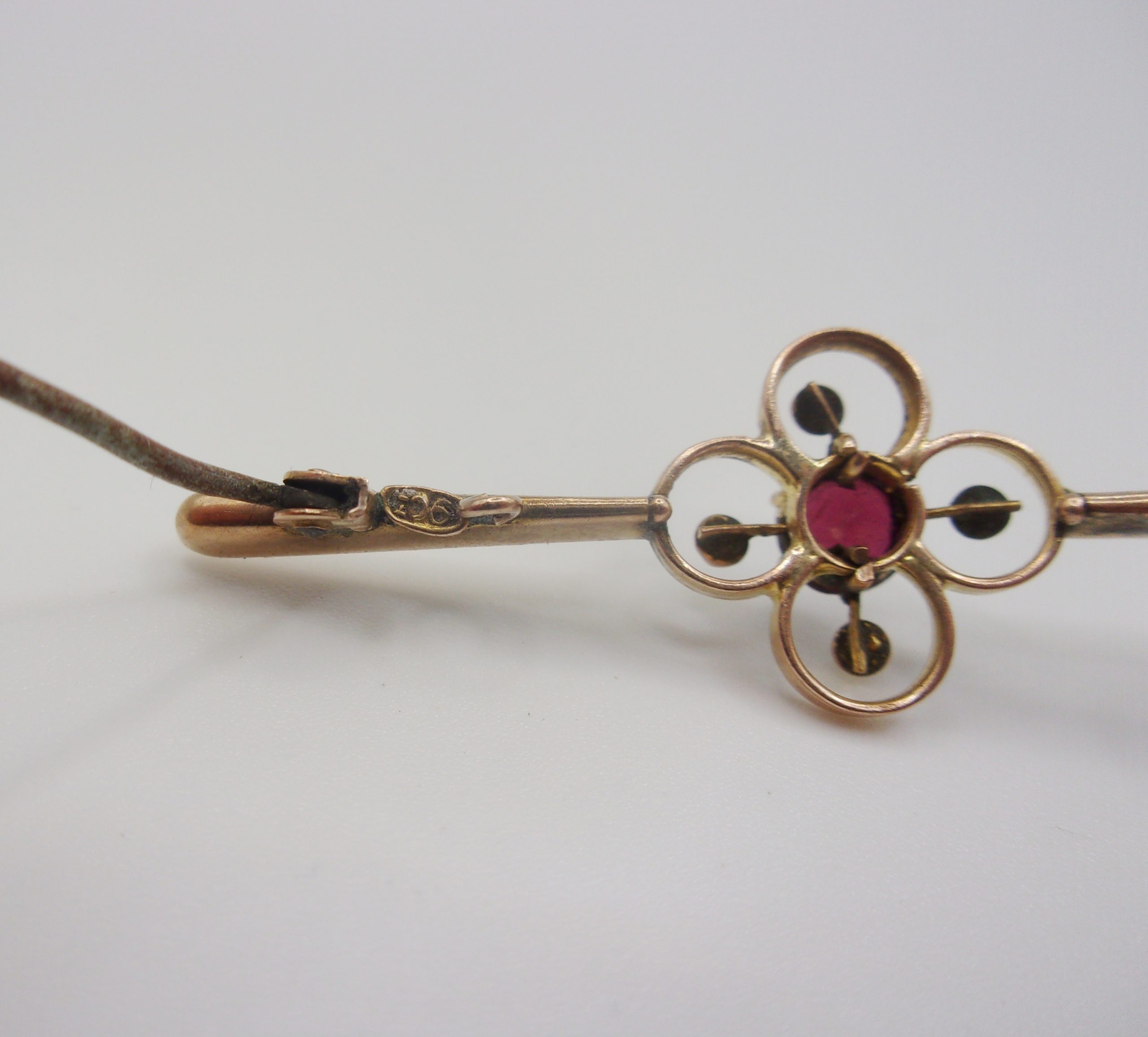 9ct Rose Gold Garnet & Pearl Bar Brooch - Image 7