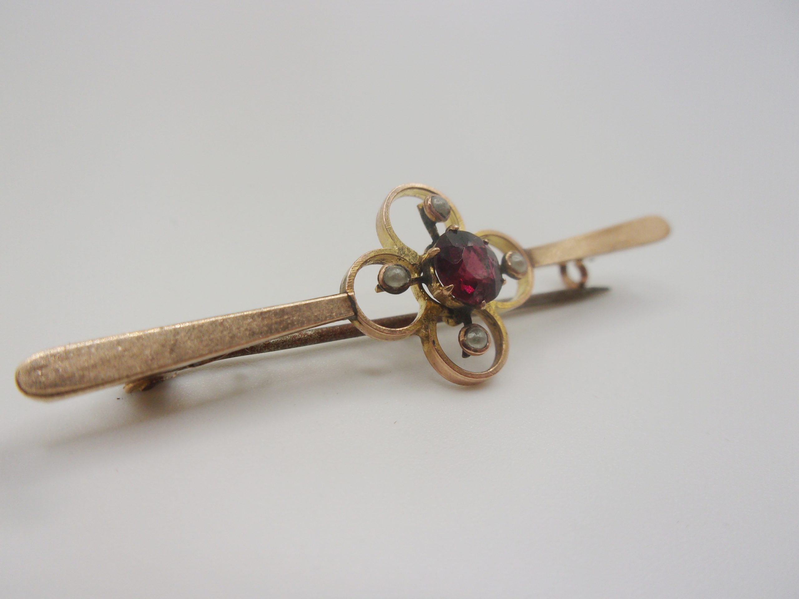 9ct Rose Gold Garnet & Pearl Bar Brooch - Image 8
