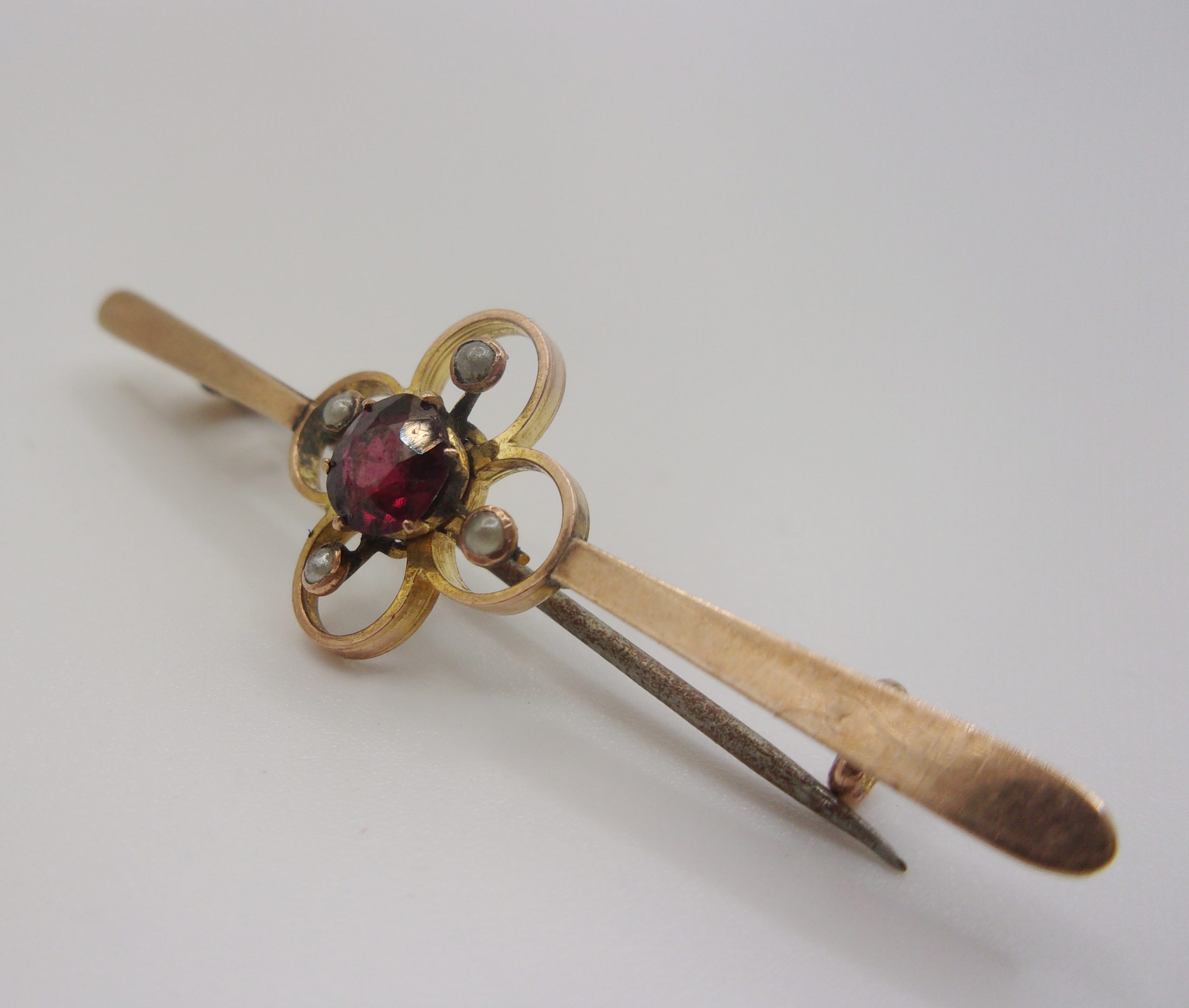 9ct Rose Gold Garnet & Pearl Bar Brooch - Image 9