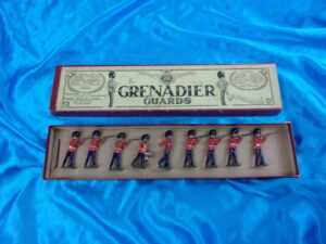 Britains Foot Guards Set 34 Grenadiers Firing In Original 1930's Illustrated Box