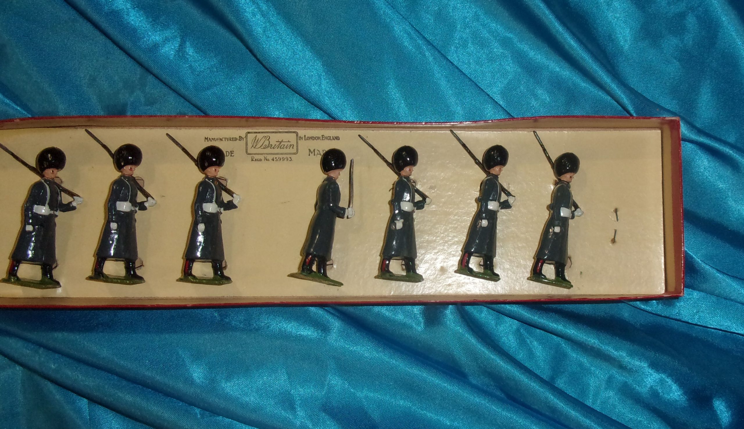 Britains Toy Soldiers Set 312 Grenadier Guards In Winter Overcoats - Image 6