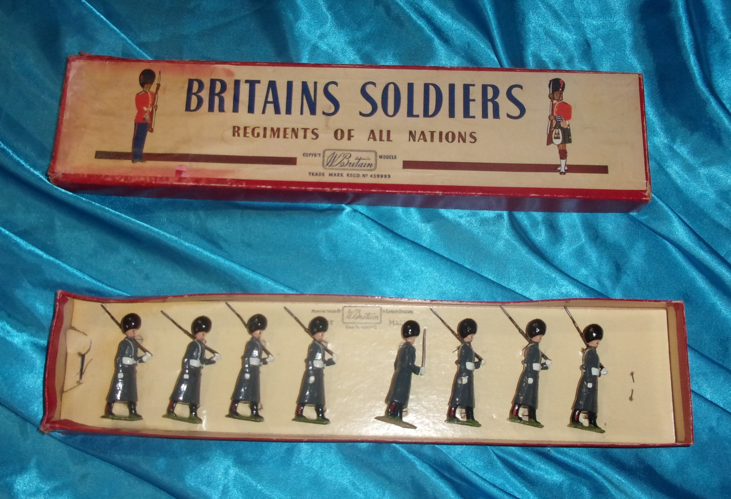 Britains Toy Soldiers Set 312 Grenadier Guards In Winter Overcoats - Image 5