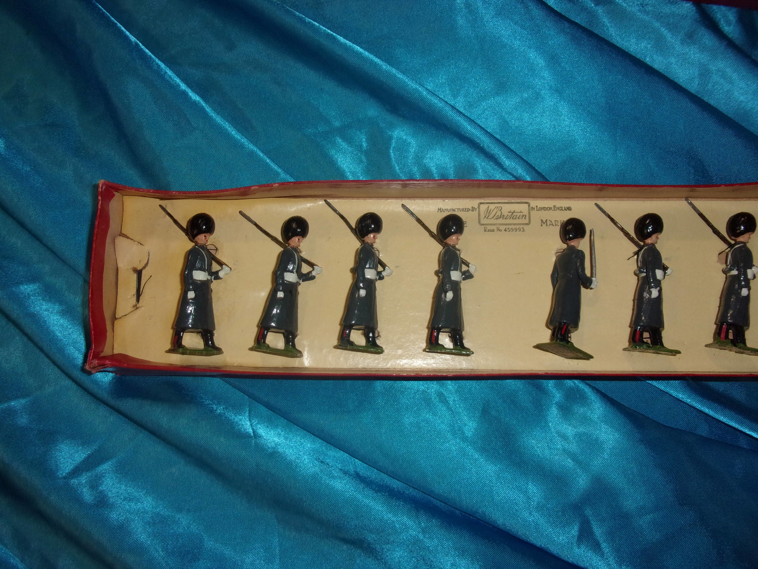 Britains Toy Soldiers Set 312 Grenadier Guards In Winter Overcoats - Image 4