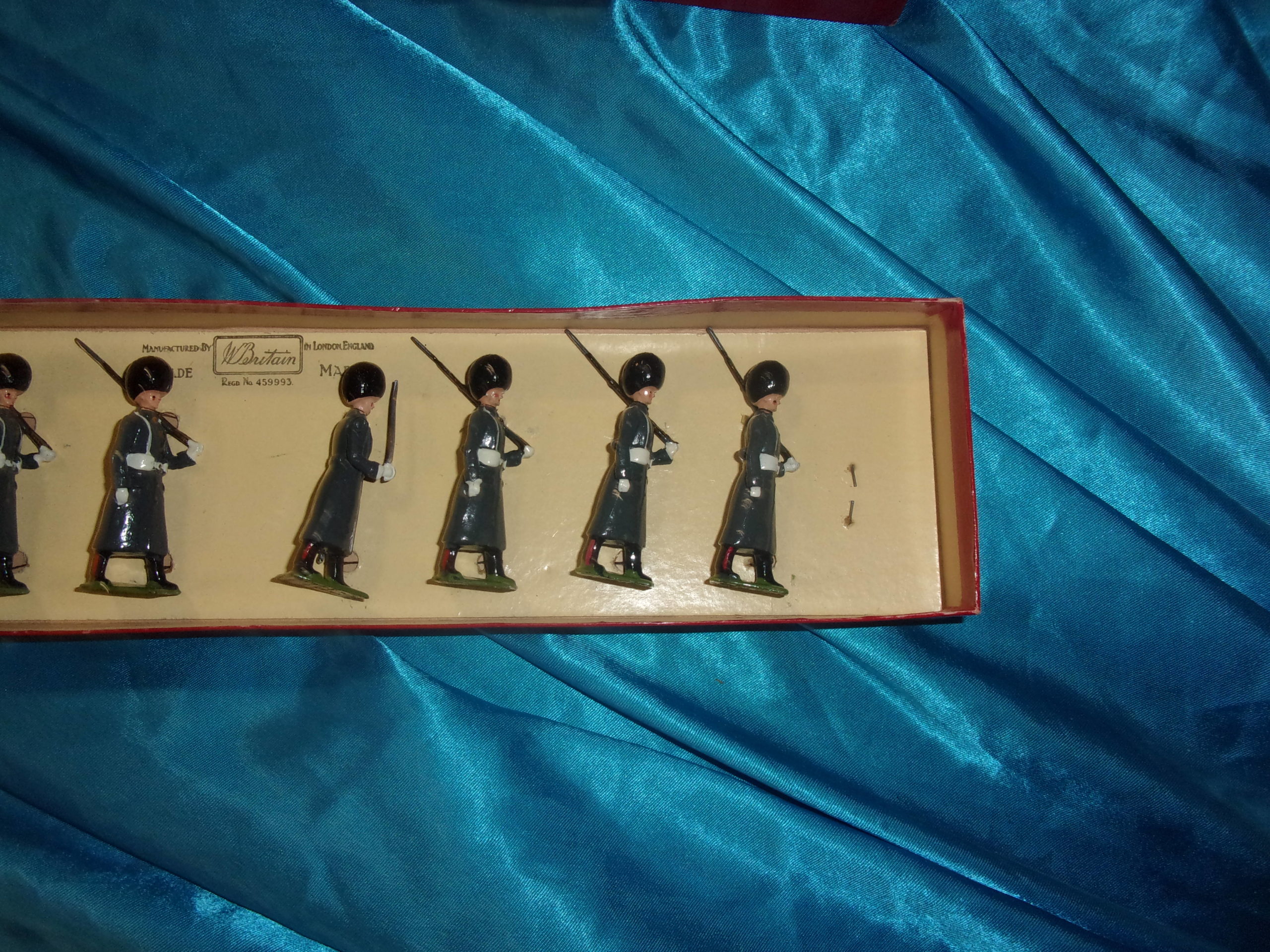 Britains Toy Soldiers Set 312 Grenadier Guards In Winter Overcoats - Image 3