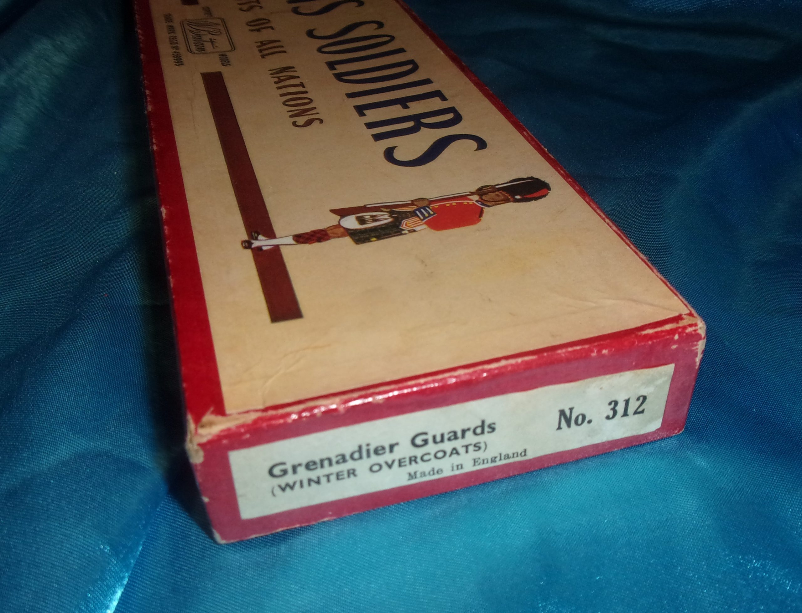 Britains Toy Soldiers Set 312 Grenadier Guards In Winter Overcoats - Image 2