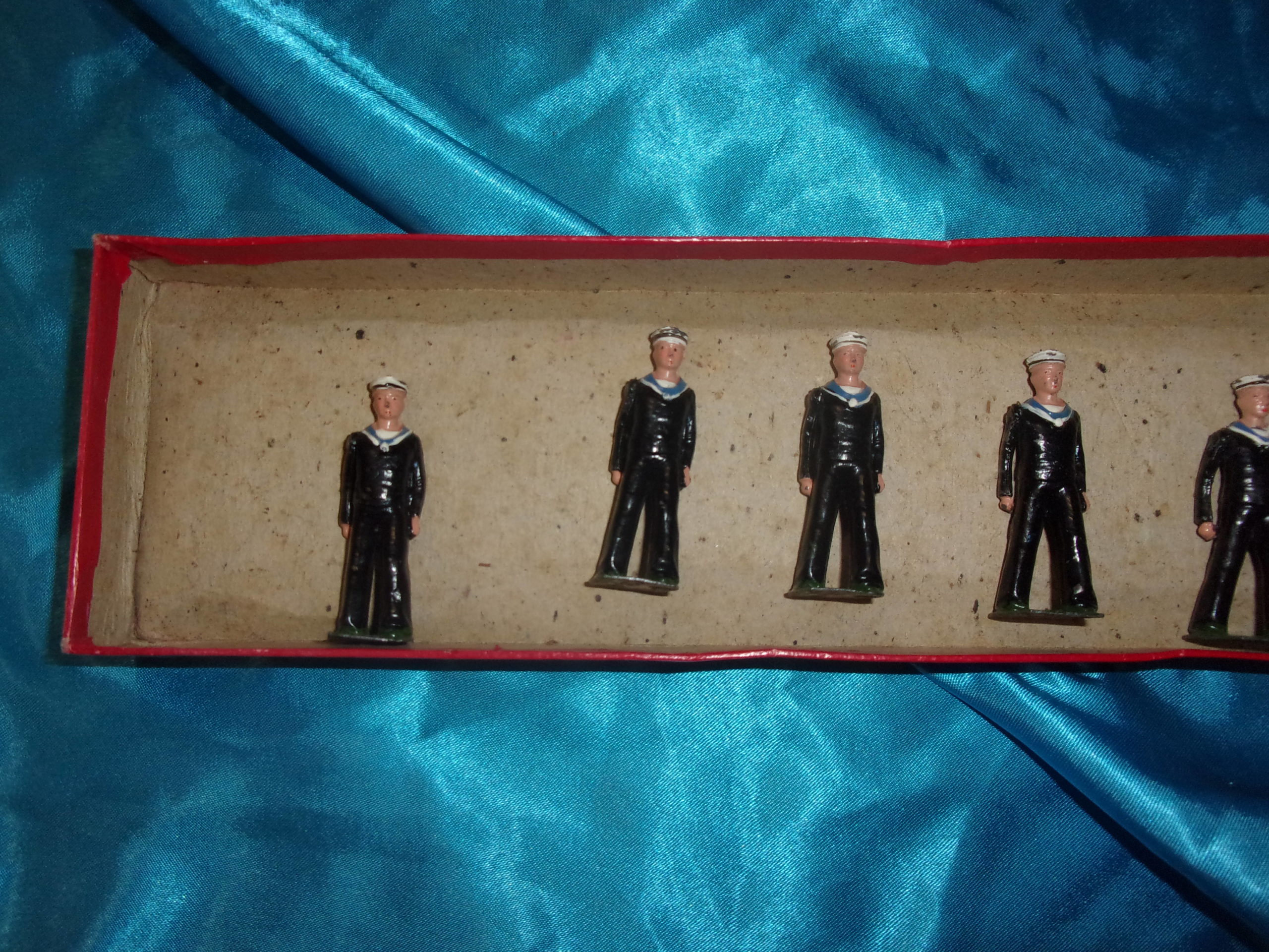Britains Toy Soldiers Set 1510 Types Of The Royal Navy British Sailors Regulation Dress - Image 3