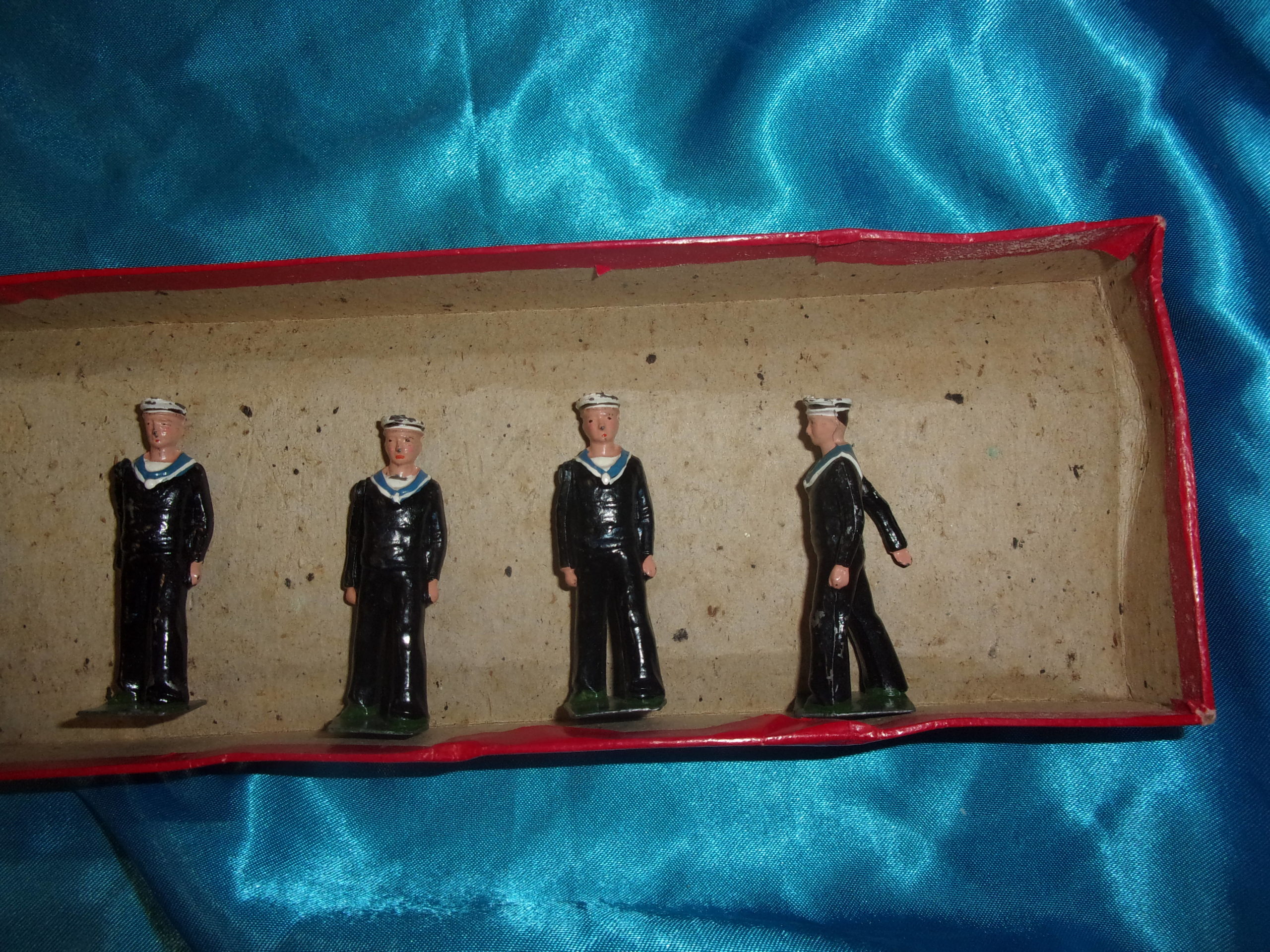 Britains Toy Soldiers Set 1510 Types Of The Royal Navy British Sailors Regulation Dress - Image 2