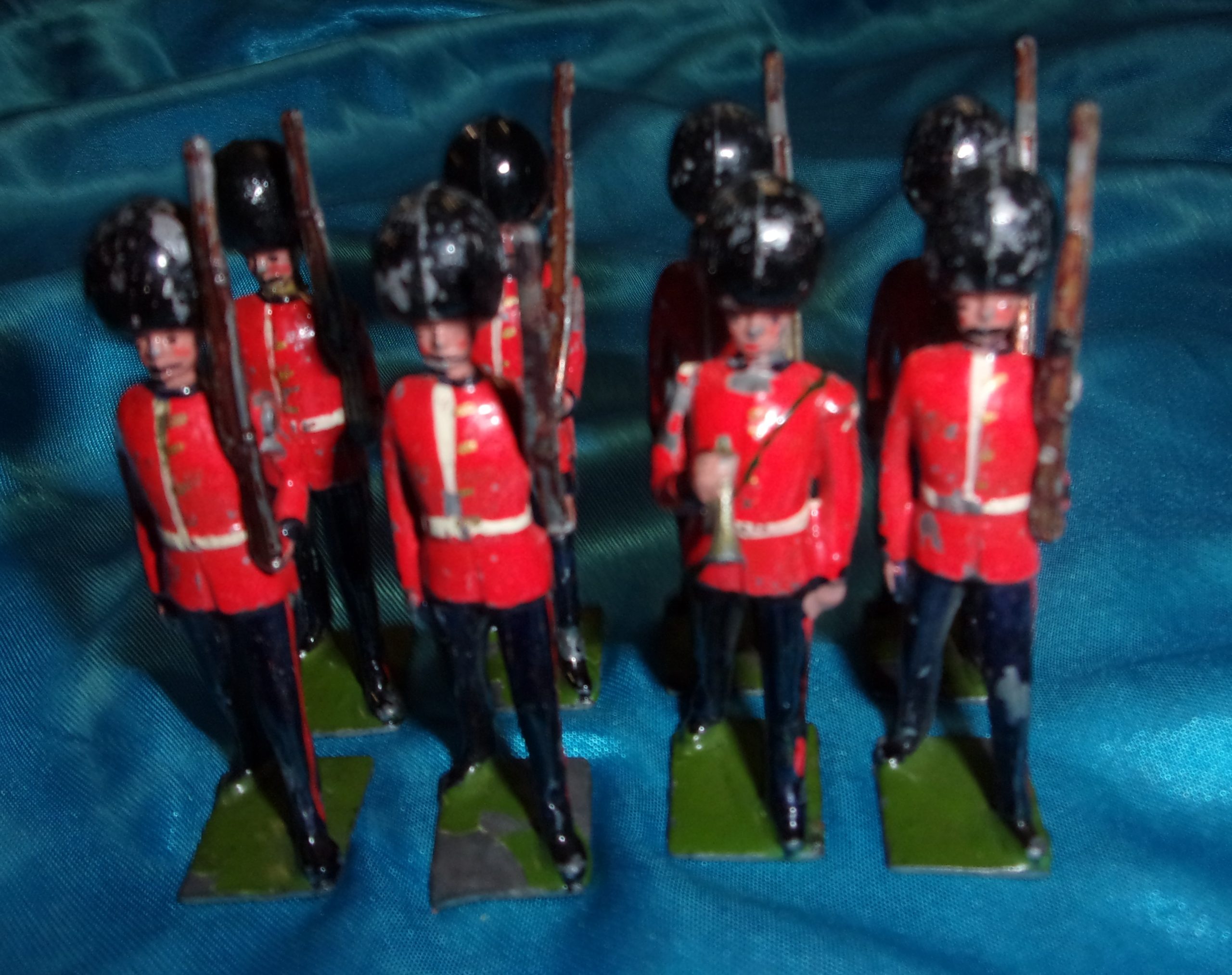 Unboxed Set Of Britains Toy Soldiers Pre-War Grenadier Guards