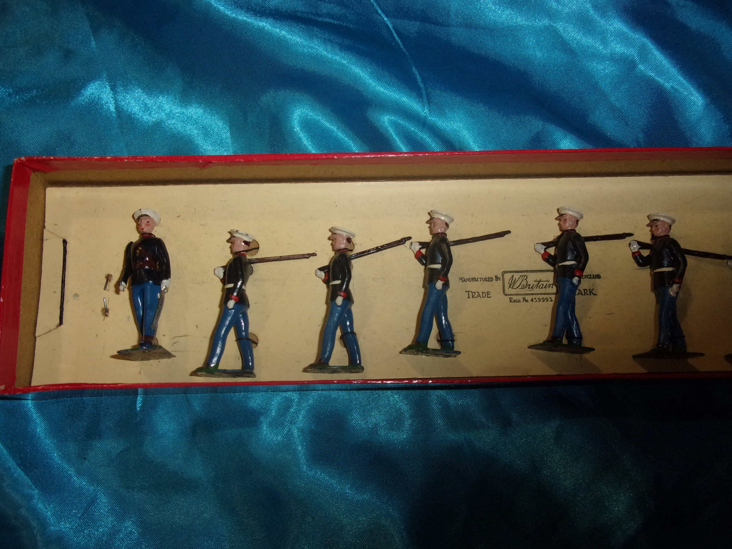 Britains Toy Soldiers Set 228 Types Of U.S.A. Forces Marines In Whisstock Box - Image 4