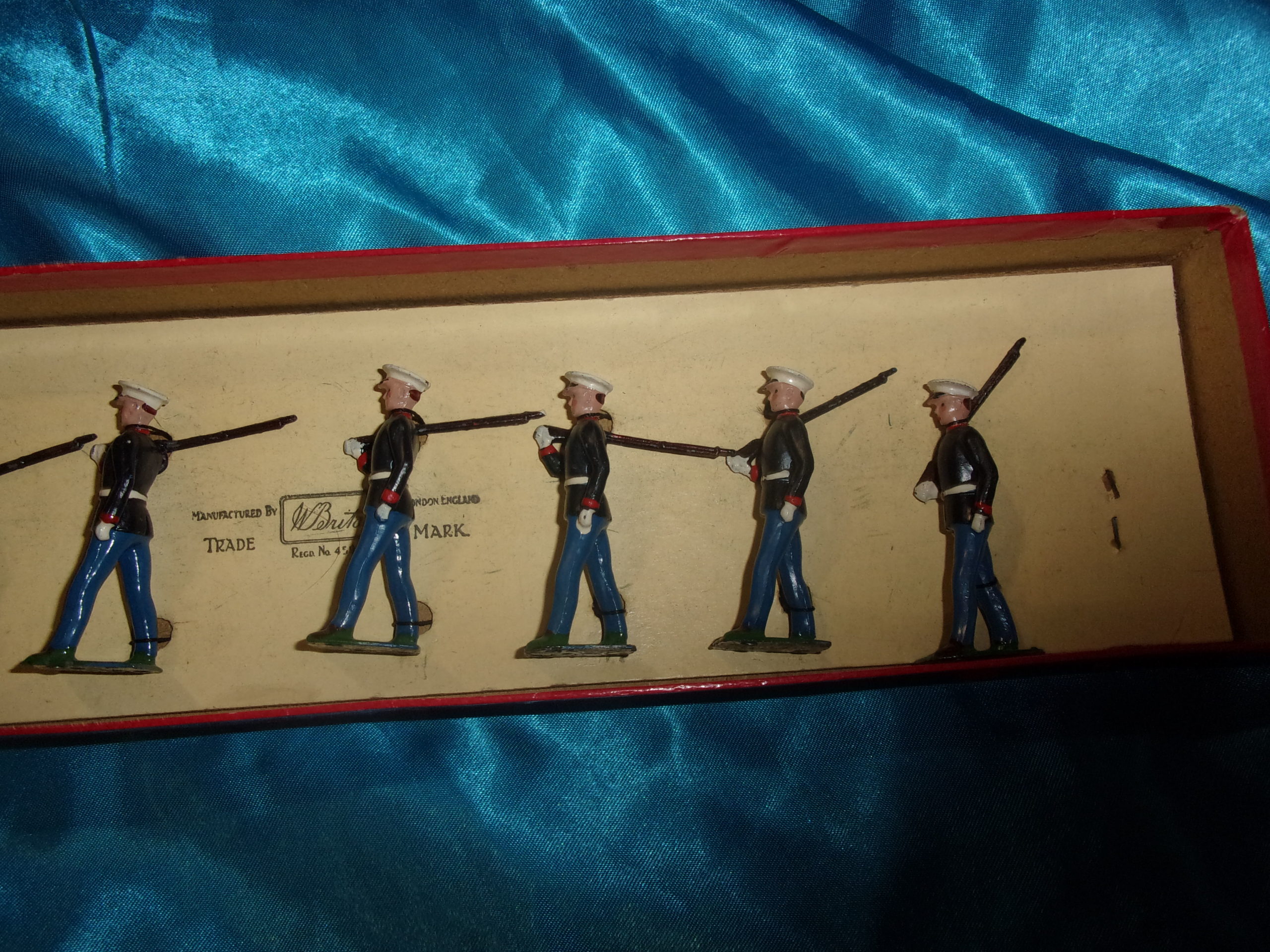 Britains Toy Soldiers Set 228 Types Of U.S.A. Forces Marines In Whisstock Box - Image 3