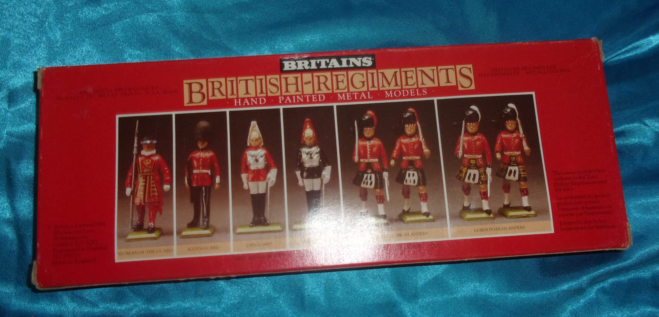 Britains Toy Soldiers 7226 Lifeguards, Yeoman Of The Guard And Scots Guard - Image 2
