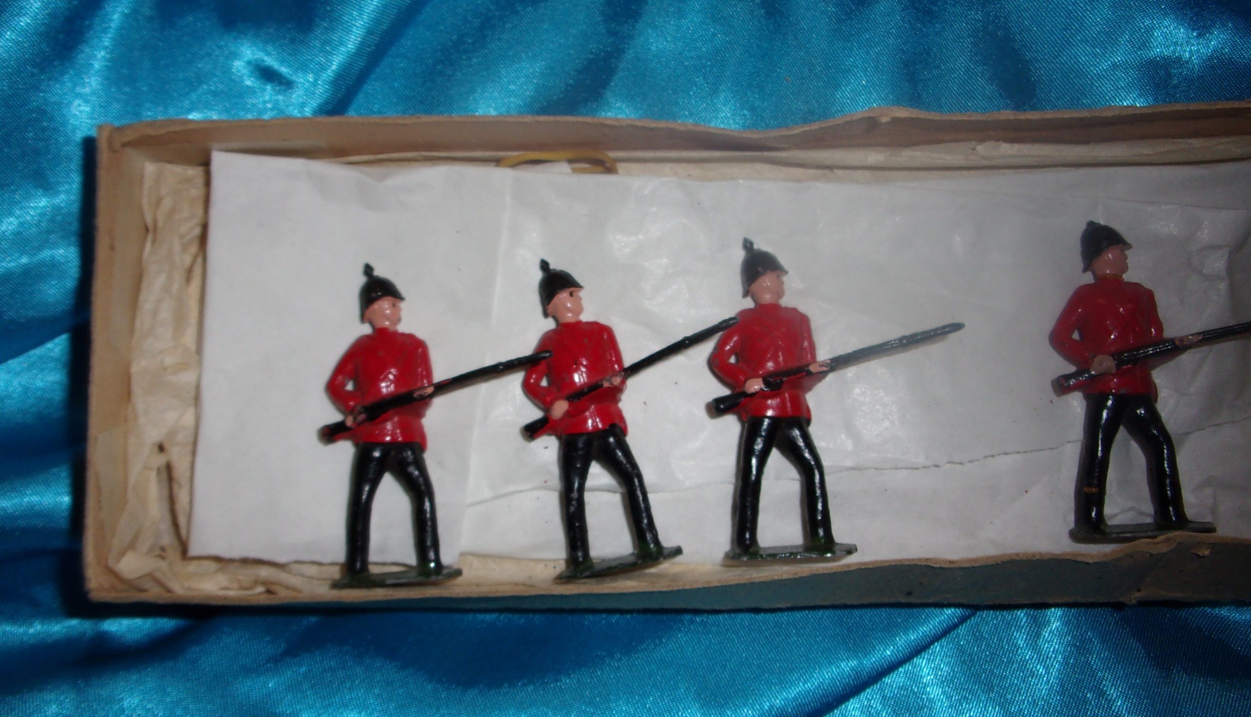 Britains Infantry Of The Line Standing On Guard Review Order Set 2A - Image 4