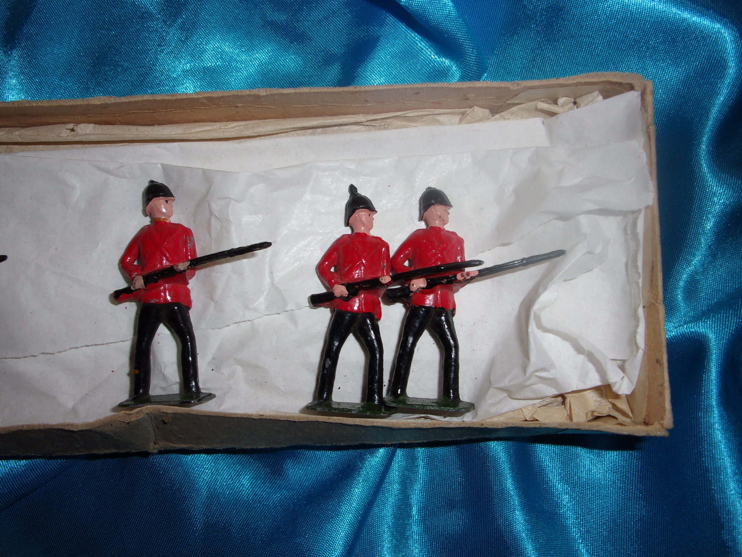 Britains Infantry Of The Line Standing On Guard Review Order Set 2A - Image 3