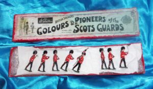 Britains Toy Soldiers Colours & Pioneers Set 82 In Whisstock Box