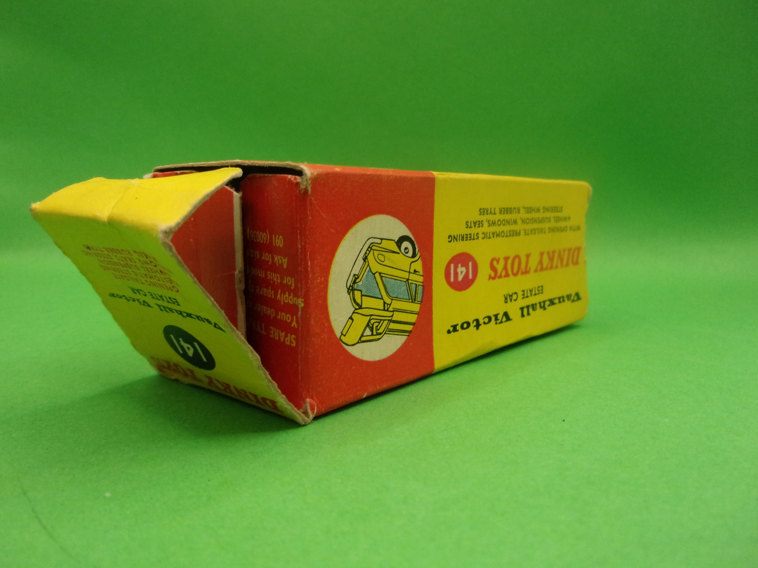 Dinky Toys 141 Vauxhaul Victor 141 Estate Car - Image 4