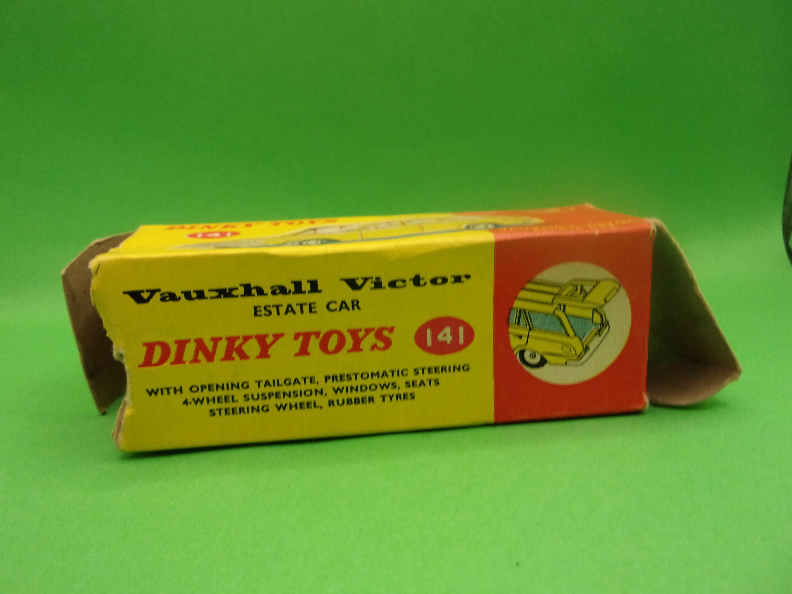 Dinky Toys 141 Vauxhaul Victor 141 Estate Car - Image 6