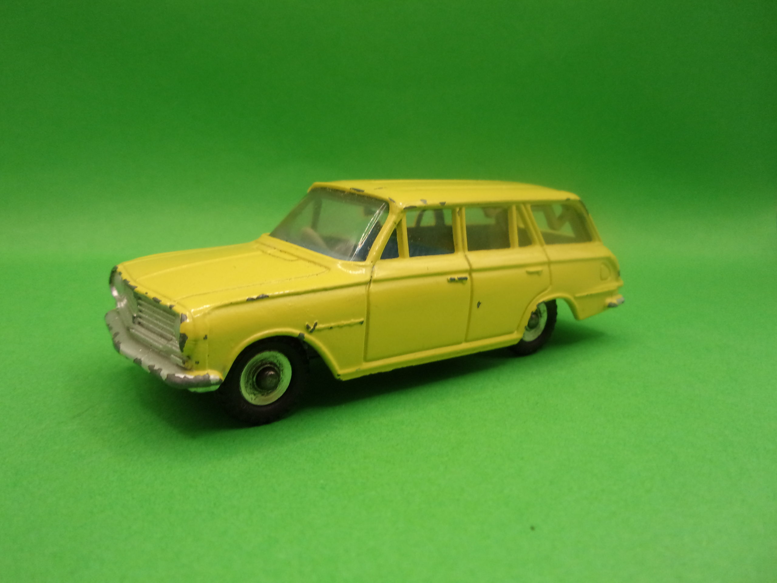 Dinky Toys 141 Vauxhaul Victor 141 Estate Car - Image 7