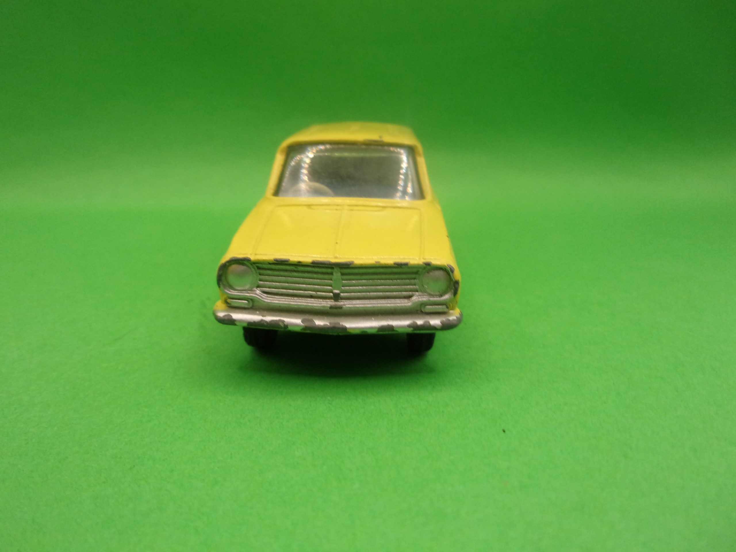 Dinky Toys 141 Vauxhaul Victor 141 Estate Car - Image 10