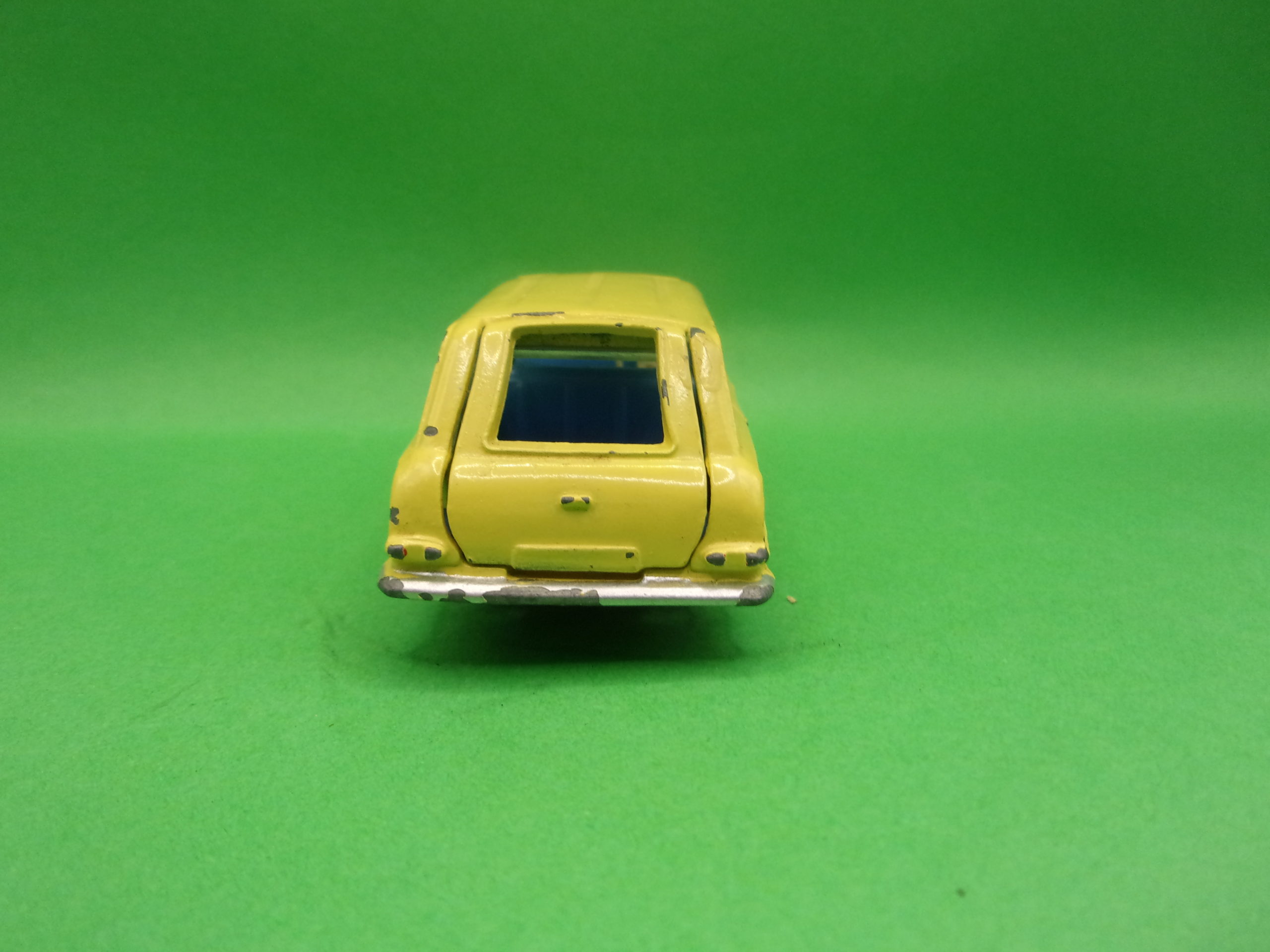 Dinky Toys 141 Vauxhaul Victor 141 Estate Car - Image 11