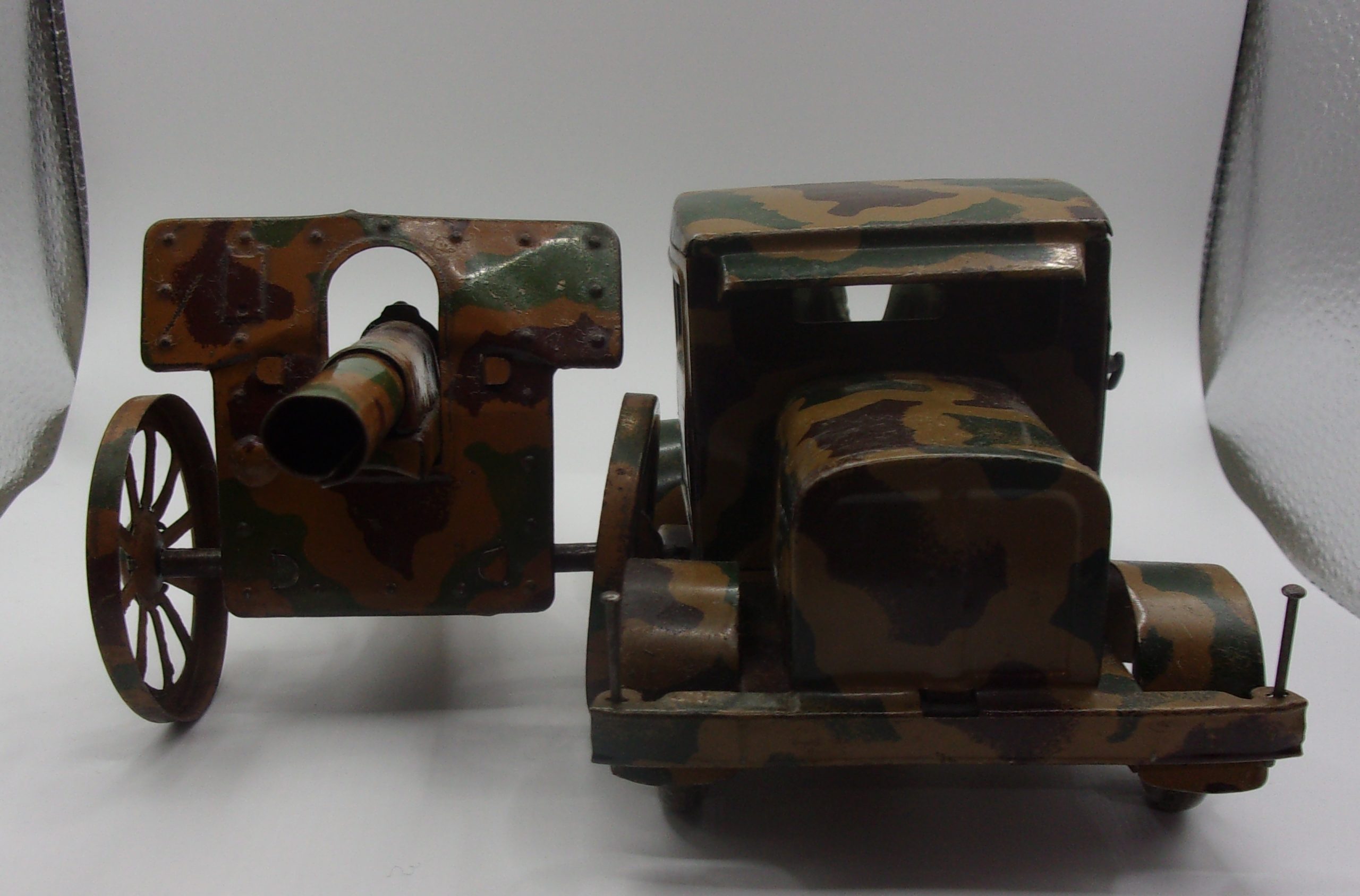Pre-War Tippco German Tinplate Clockwork Artillery Towing Truck And Field Cannon With Two Crew - Image 19