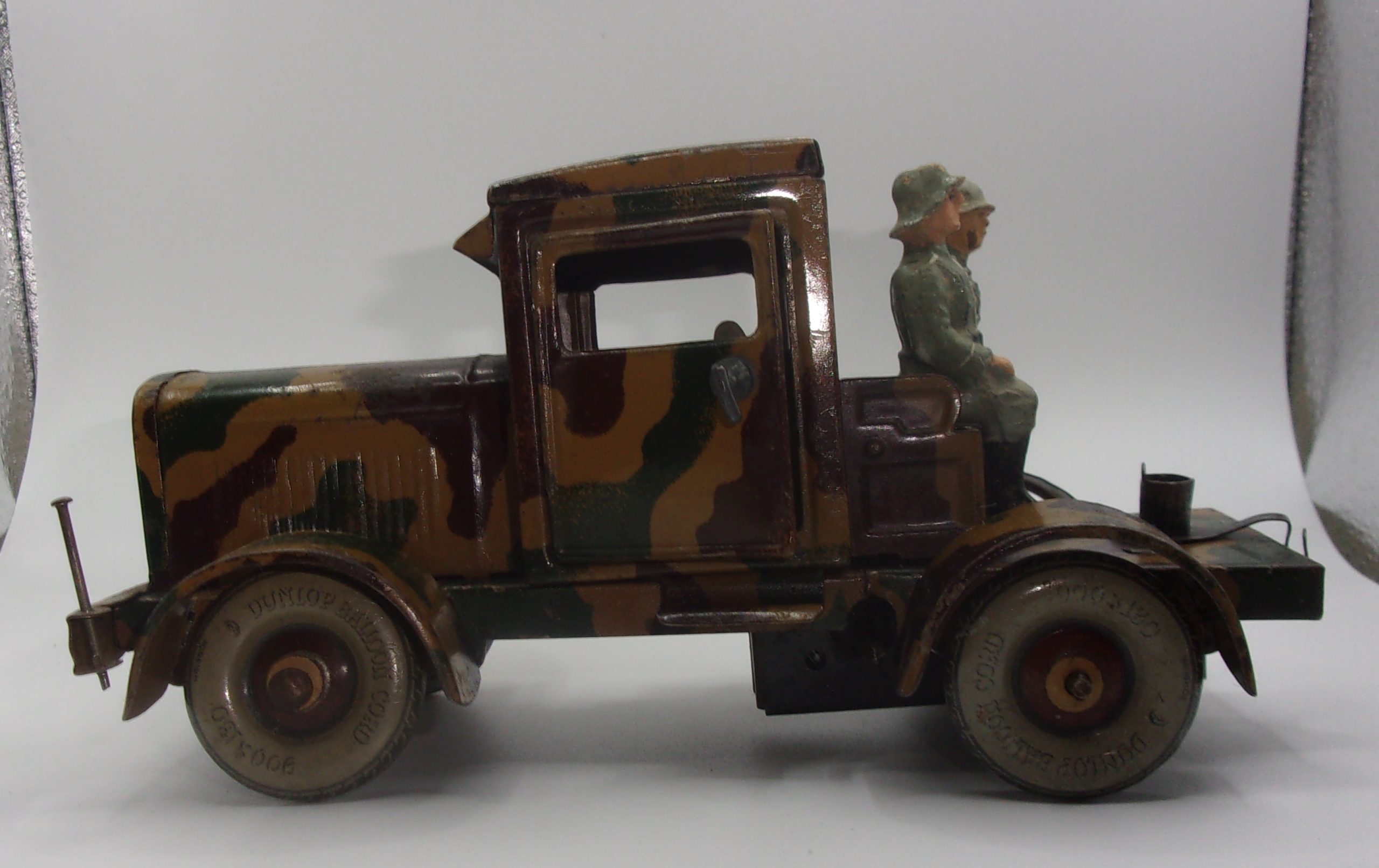 Pre-War Tippco German Tinplate Clockwork Artillery Towing Truck And Field Cannon With Two Crew - Image 6