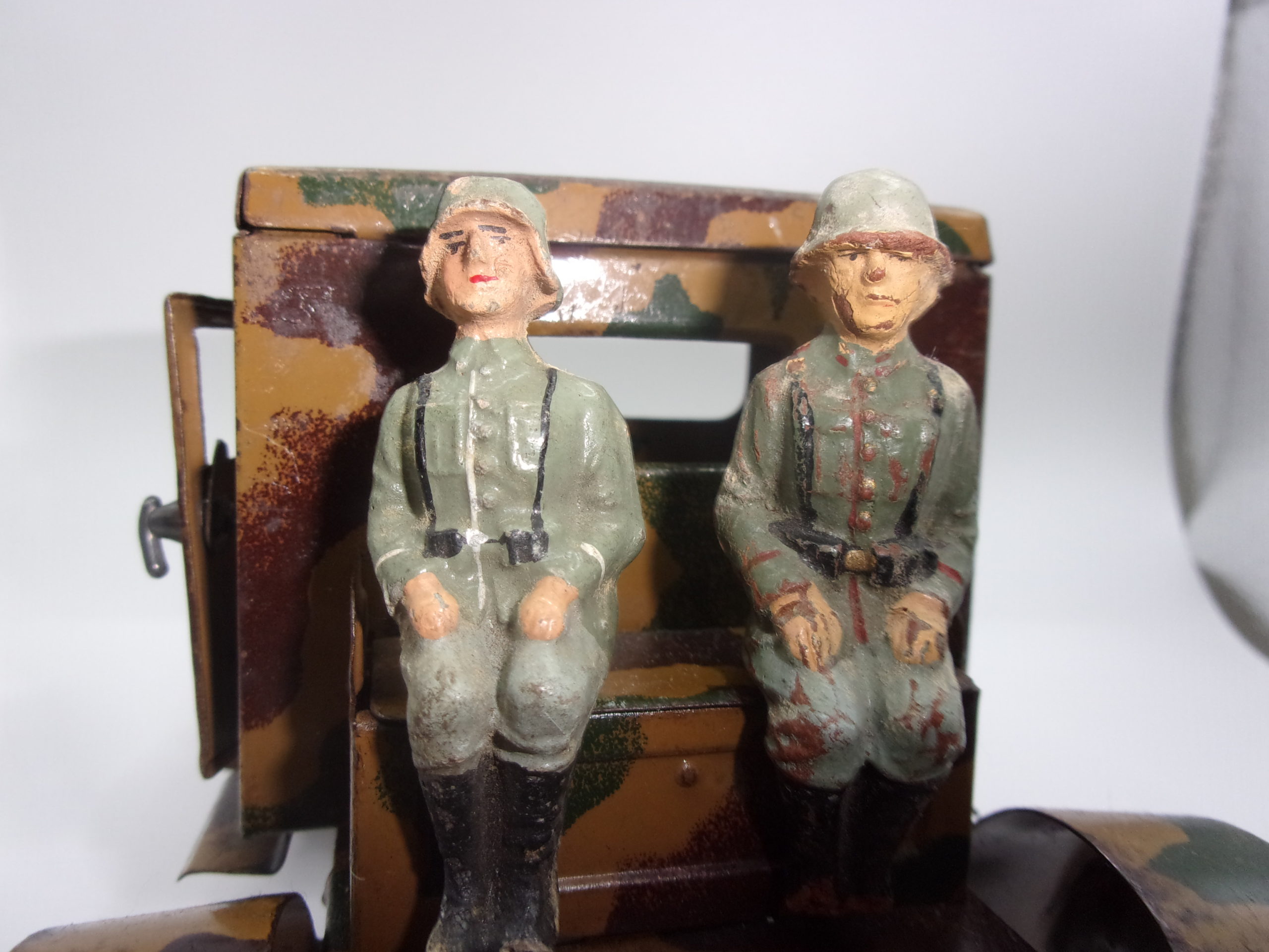 Pre-War Tippco German Tinplate Clockwork Artillery Towing Truck And Field Cannon With Two Crew - Image 12