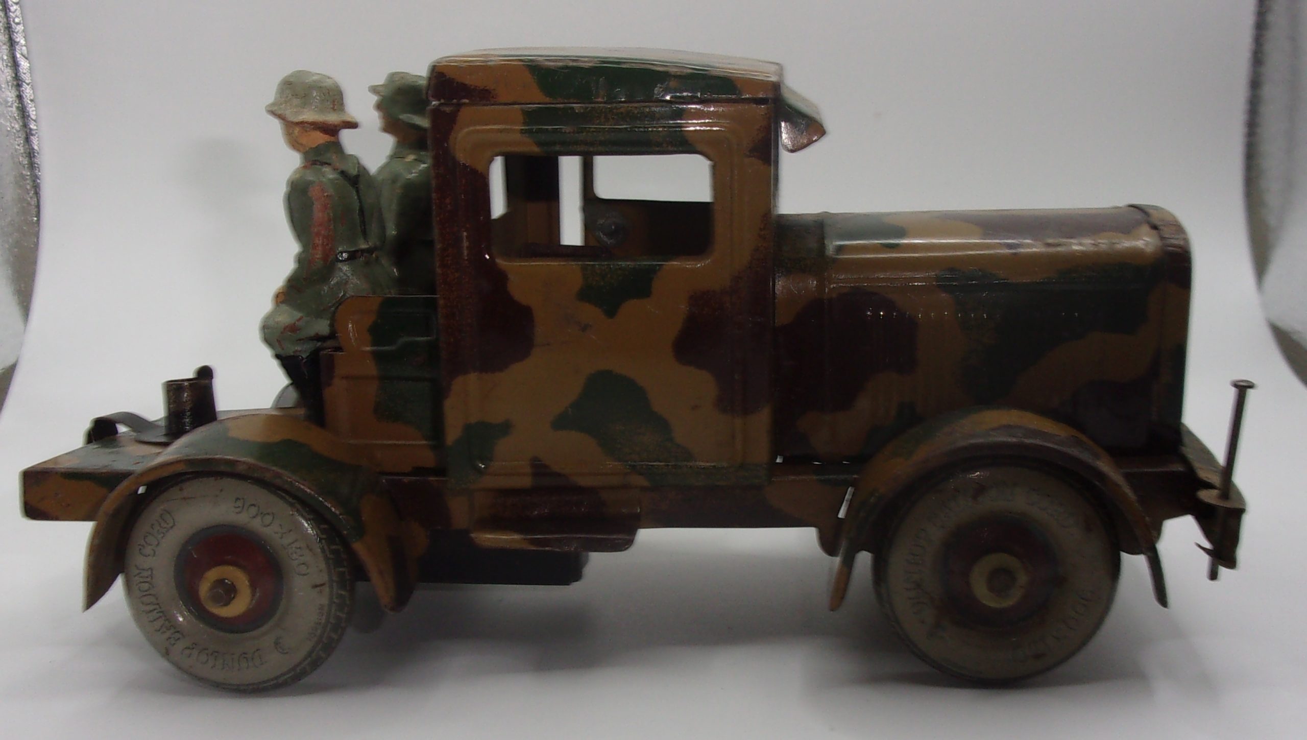 Pre-War Tippco German Tinplate Clockwork Artillery Towing Truck And Field Cannon With Two Crew - Image 2