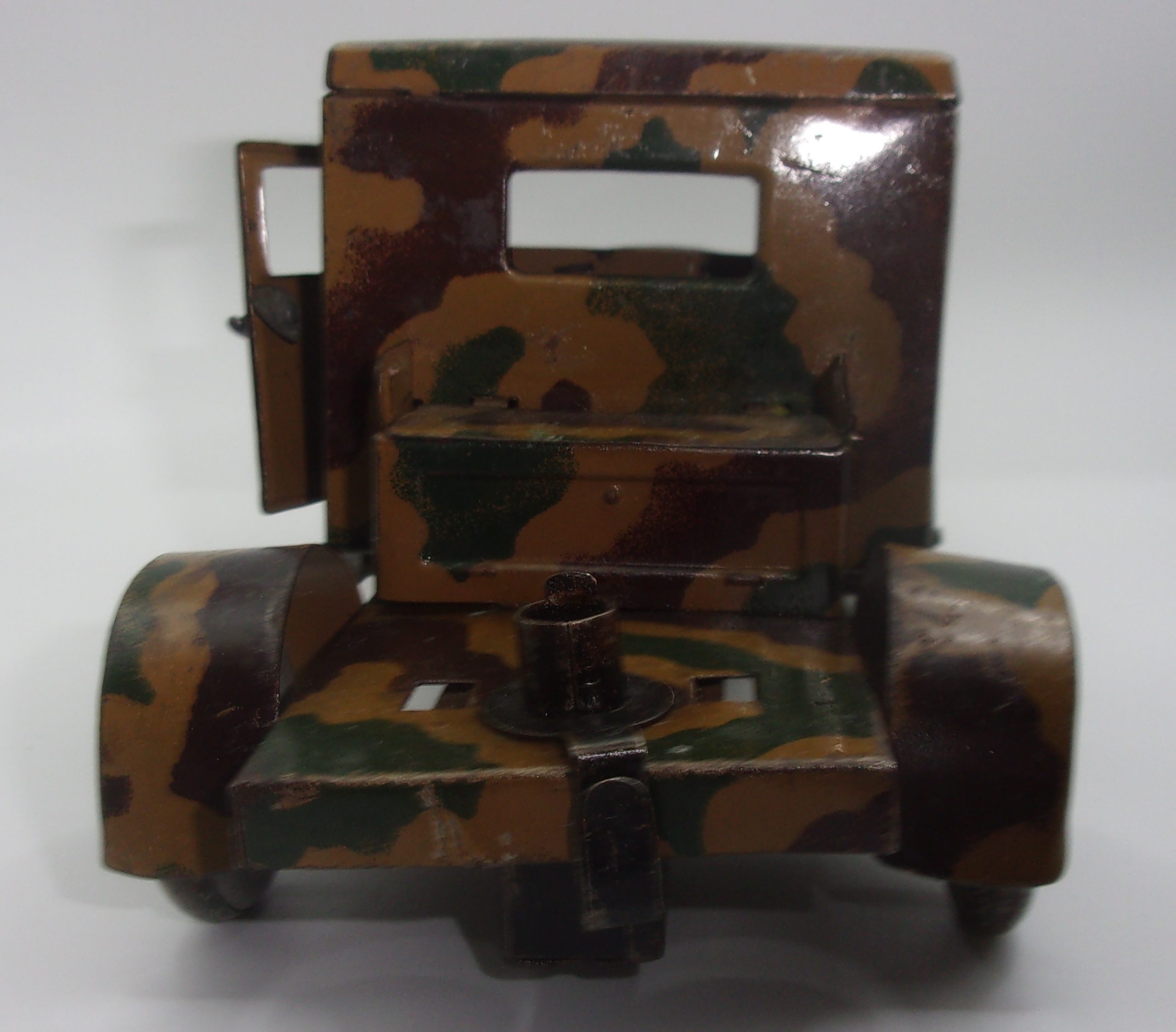 Pre-War Tippco German Tinplate Clockwork Artillery Towing Truck And Field Cannon With Two Crew - Image 3