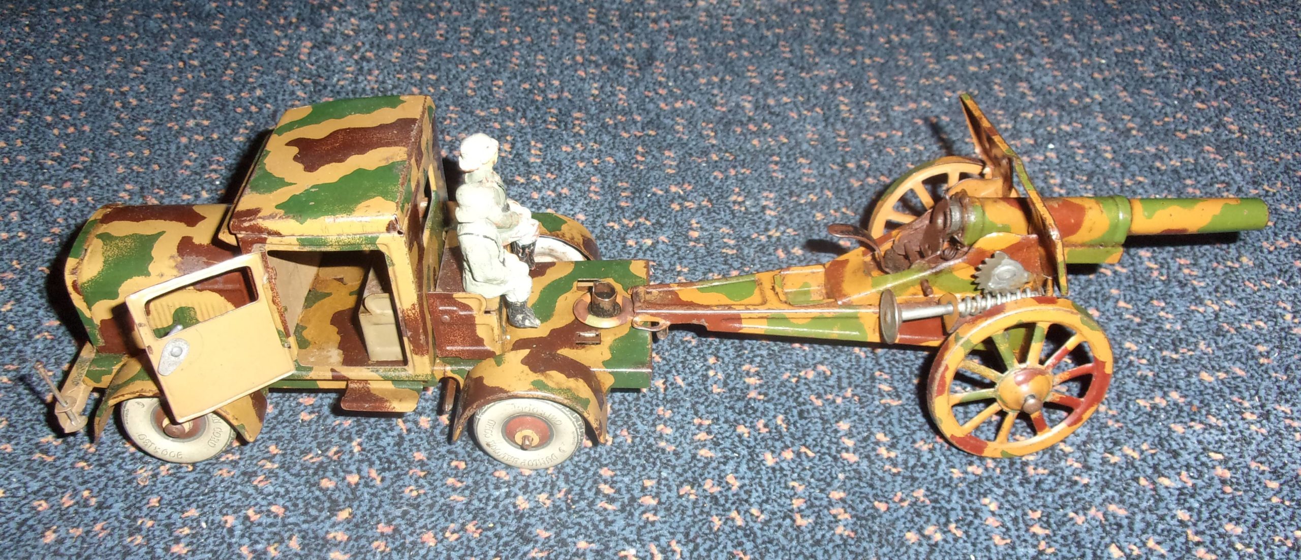Pre-War Tippco German Tinplate Clockwork Artillery Towing Truck And Field Cannon With Two Crew