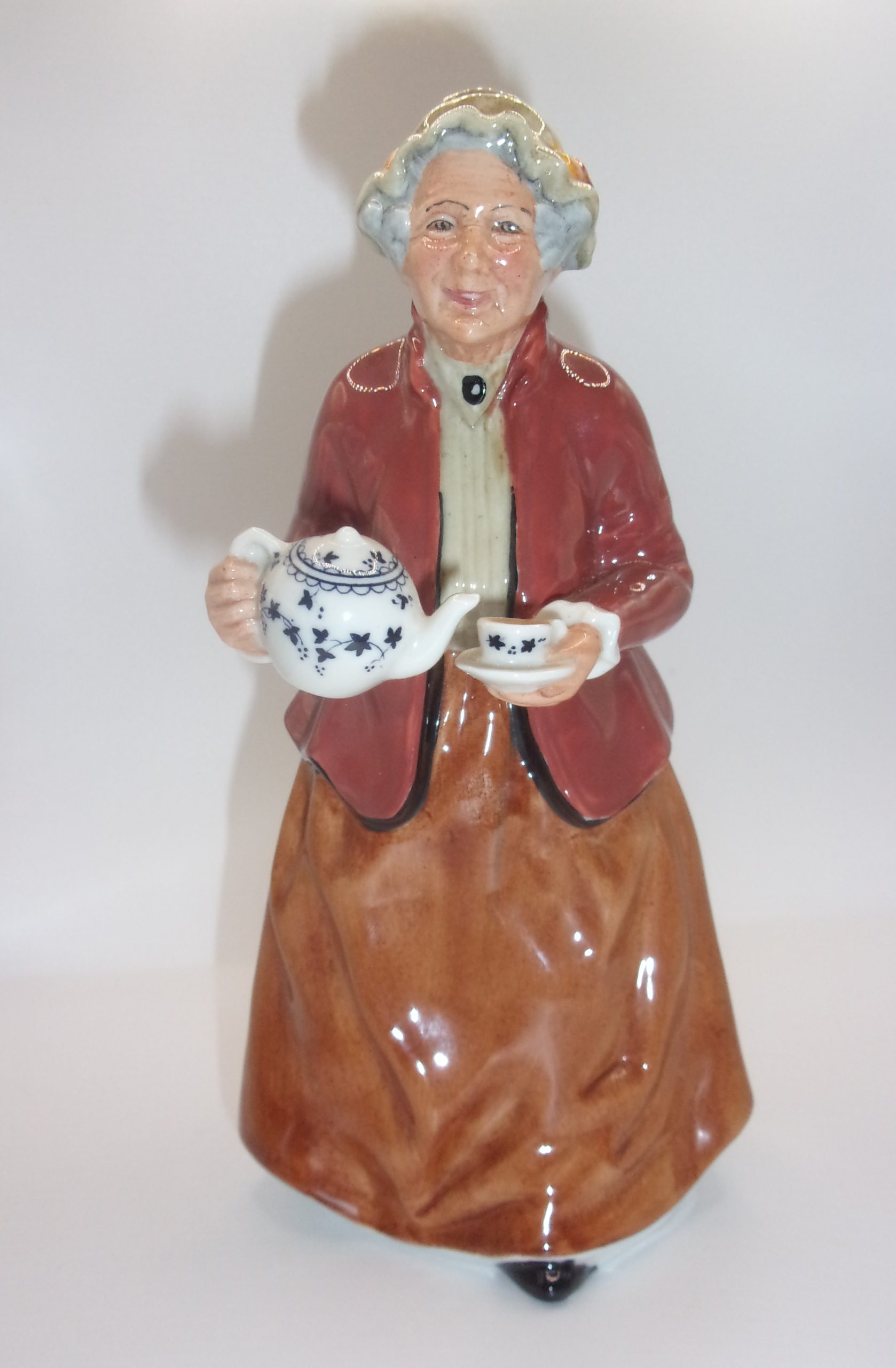 Royal Doulton HN 2255 Teatime Figurine