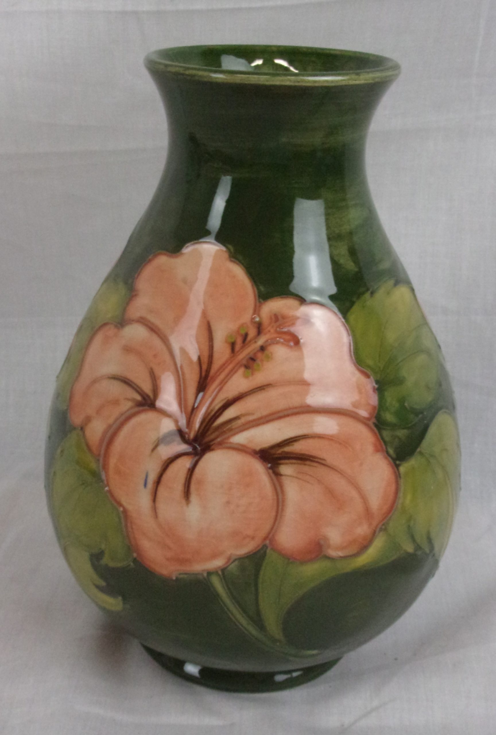 Moorcroft Magnolia Vase With The Queen Mary Label - Image 6