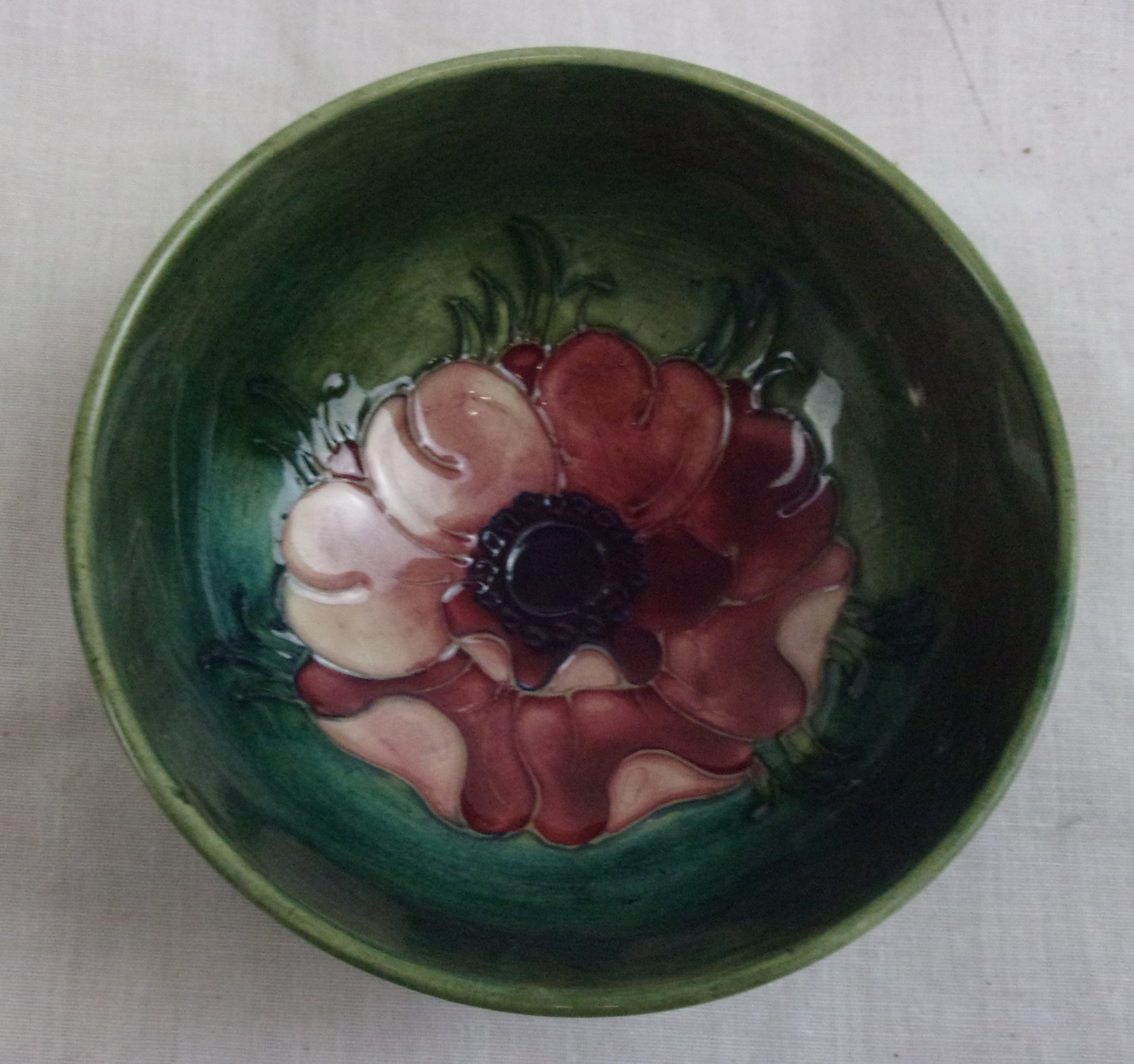 1950's Moorcroft Poppy Bowl With Queen Mary Label - Image 5