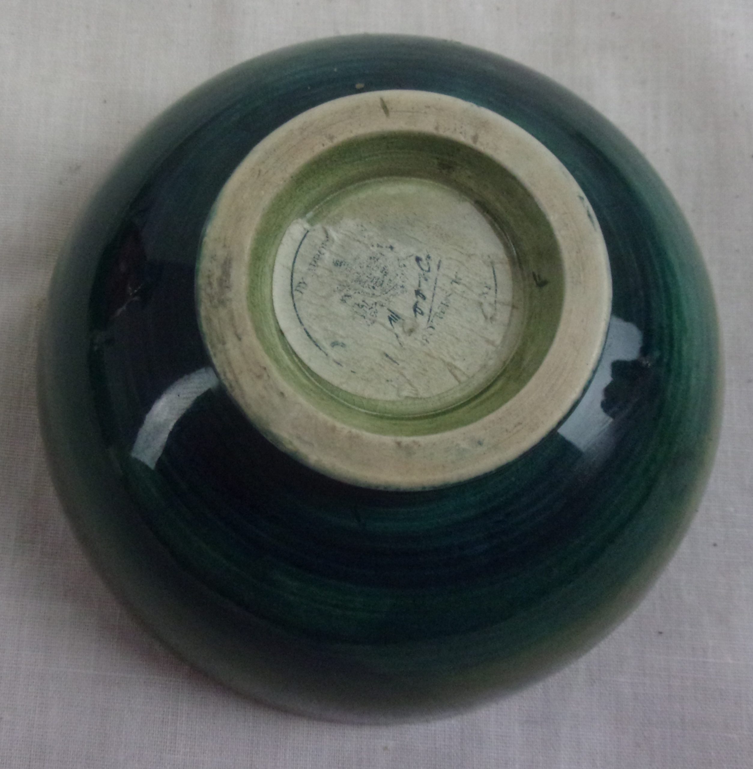 1950's Moorcroft Poppy Bowl With Queen Mary Label - Image 4
