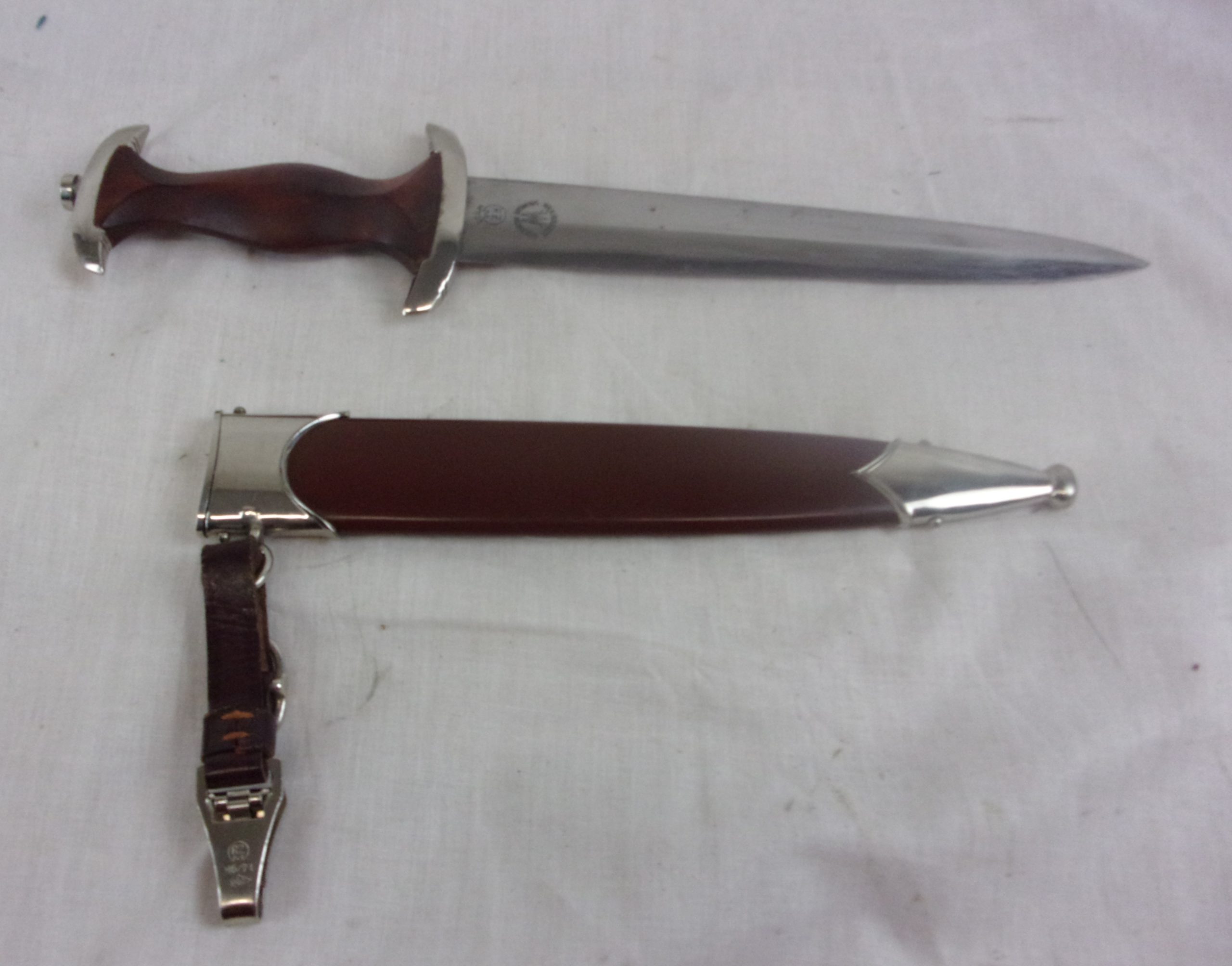 SA Dagger And Scabbard RZM M7/25 With Hanger And Clasp - Image 10
