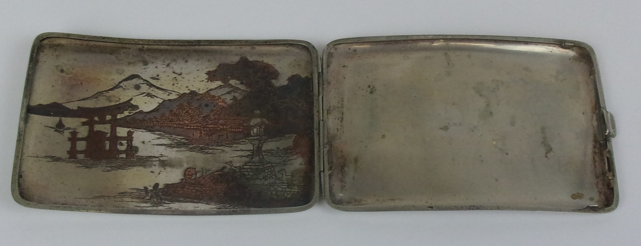 Sterling Silver Cigarette Case With An Etched Japanese Mountain Scene And Gold Inlay To The Interior - Image 5