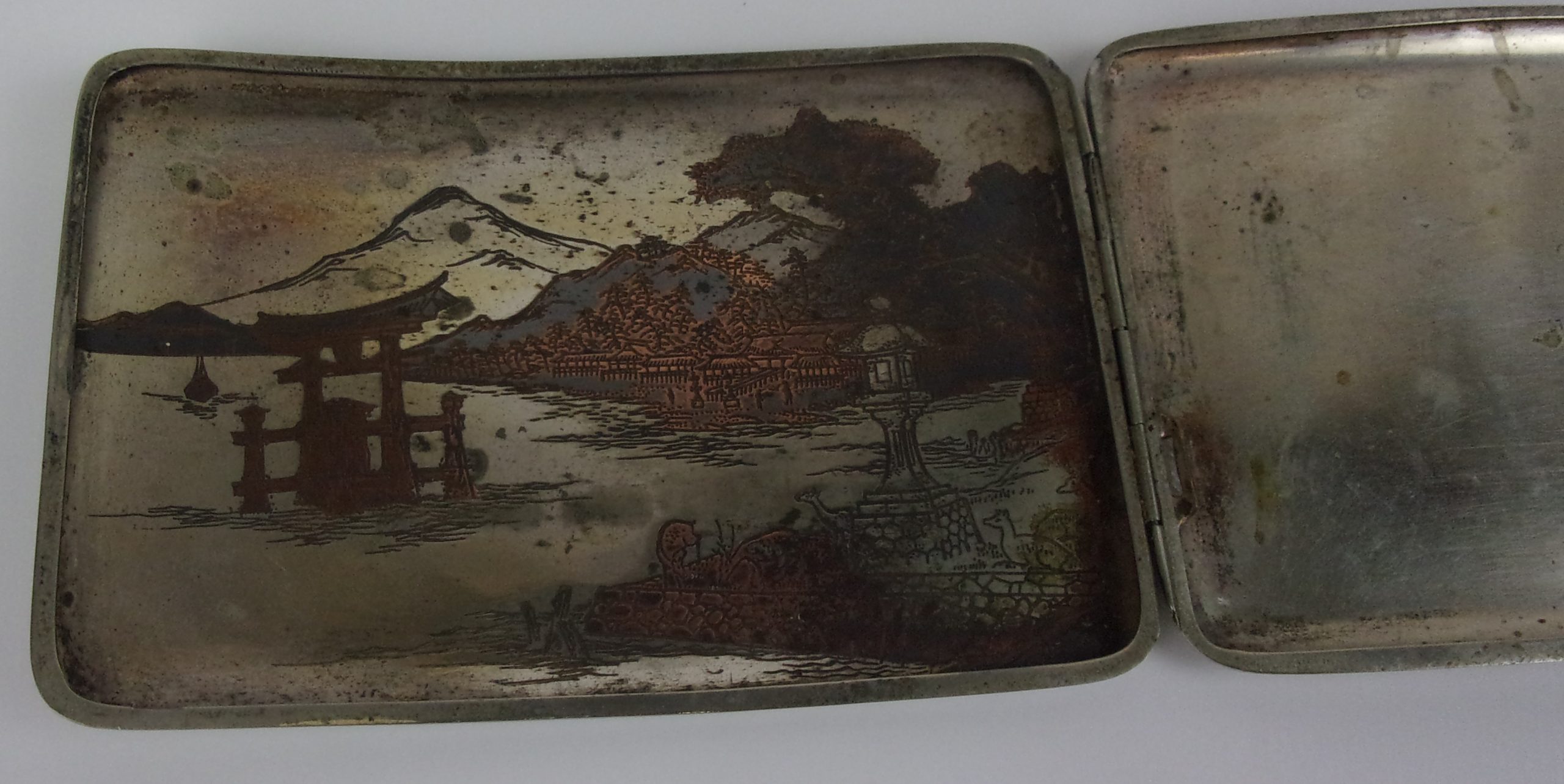 Sterling Silver Cigarette Case With An Etched Japanese Mountain Scene And Gold Inlay To The Interior - Image 3