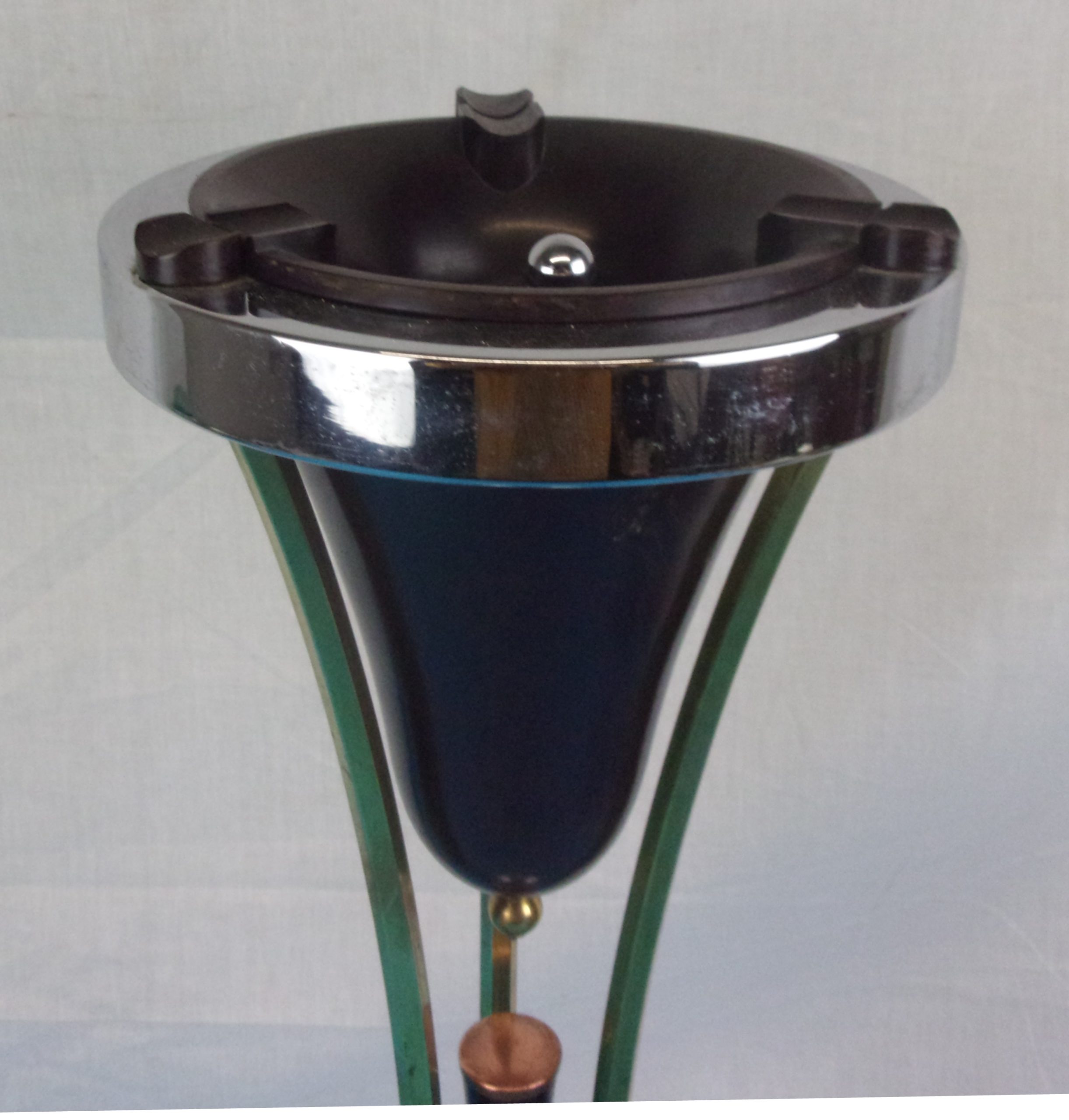 Art Deco Floor Standing Chrome And Bakelite Ash Tray - Image 6