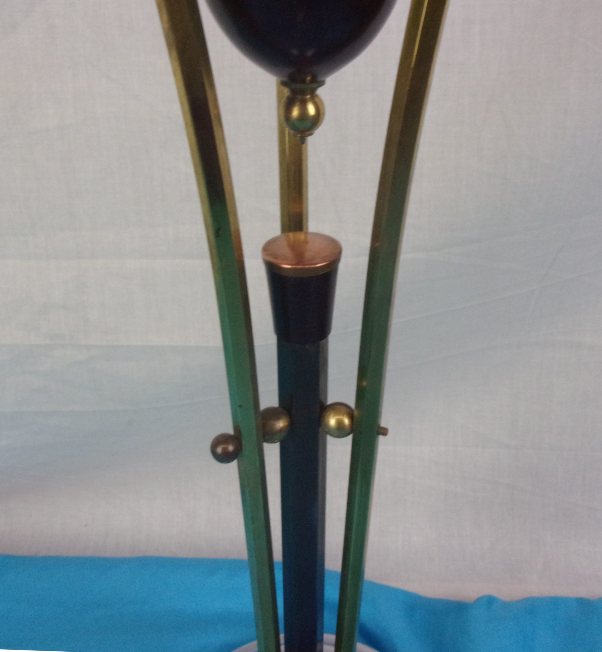 Art Deco Floor Standing Chrome And Bakelite Ash Tray - Image 3