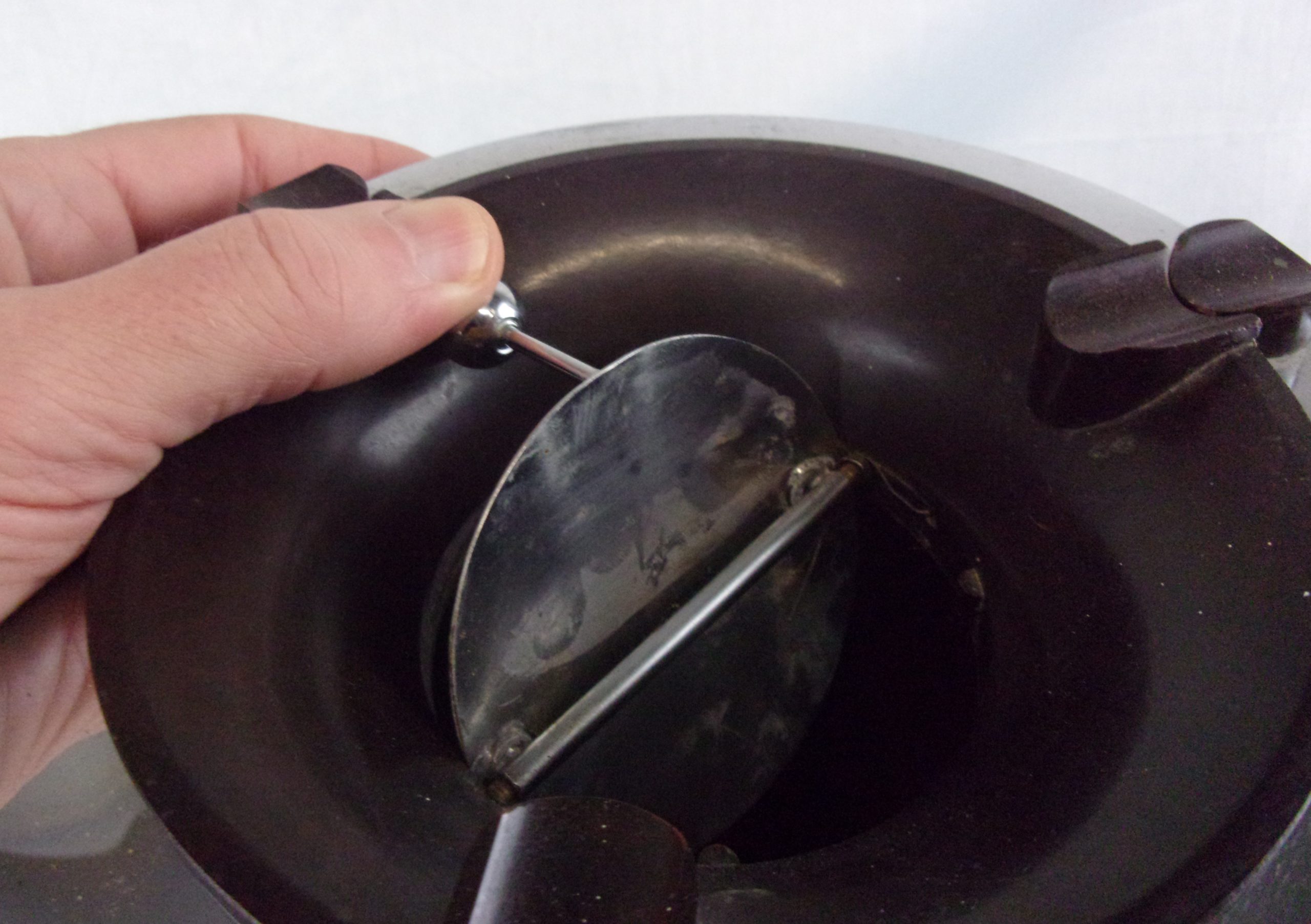 Art Deco Floor Standing Chrome And Bakelite Ash Tray - Image 9