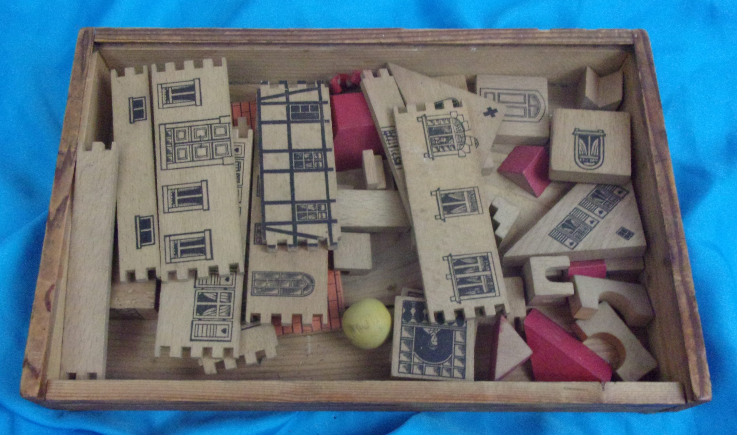 Early 20th Century French SFF Boxed Set Of Building Blocks - Image 4