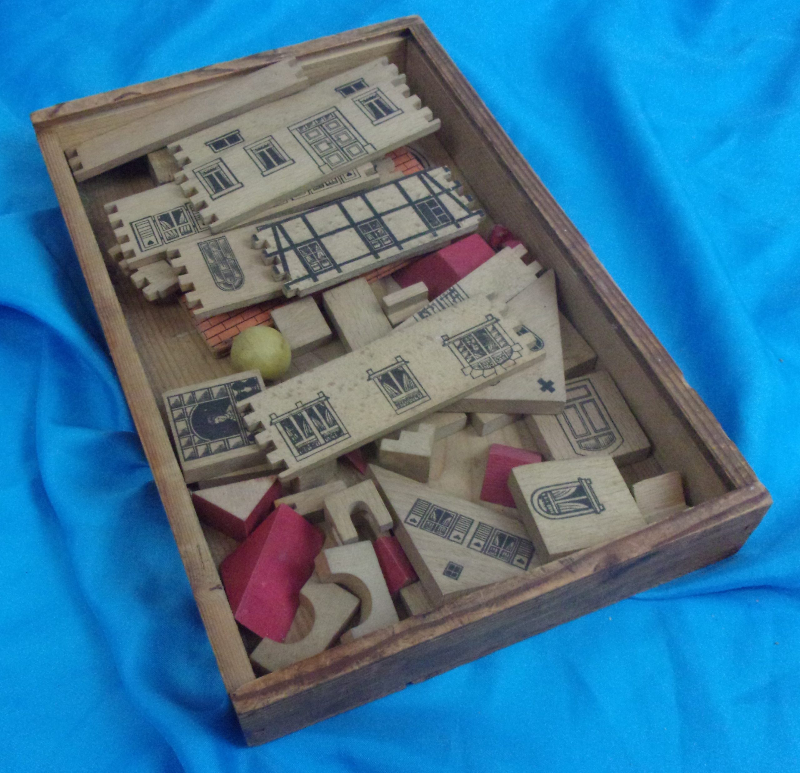 Early 20th Century French SFF Boxed Set Of Building Blocks - Image 3