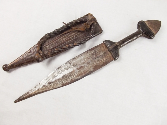 A 19th Century African Dagger - Image 8