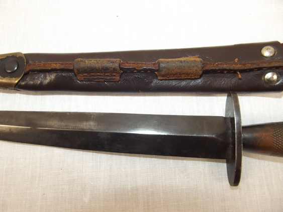 British 2nd Pattern Fairbairn Sykes Commando Dagger and Scabbard #1 - Image 2
