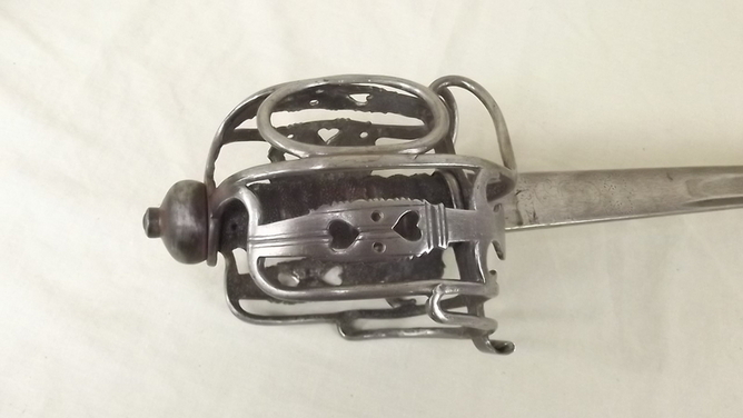 Circa 1750 Napoleonic British Dragoons sword by Harvey - Image 3