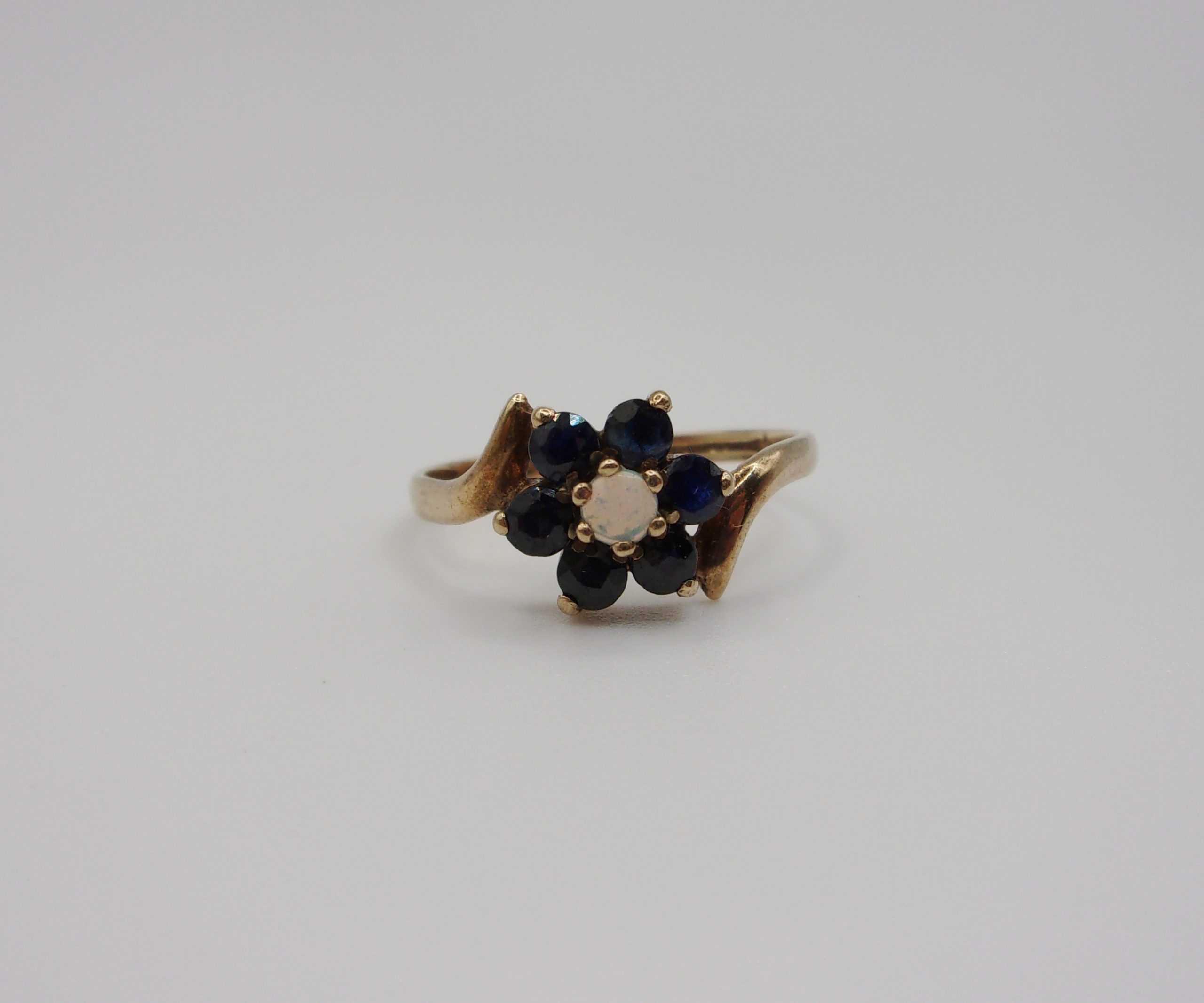 9ct Yellow Gold Sapphire & Opal Flower Head Ring UK Size J+ US 5