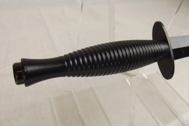 Standard Issue 3rd Pattern Fairburn Sykes Fighting Knife And Scabbard - Image 3