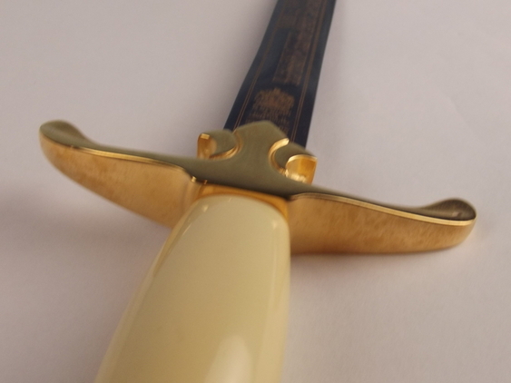 Wilkinson Sword Queen Elizabeth II’s Ruby Jubilee Commemorative Dagger - Image 14