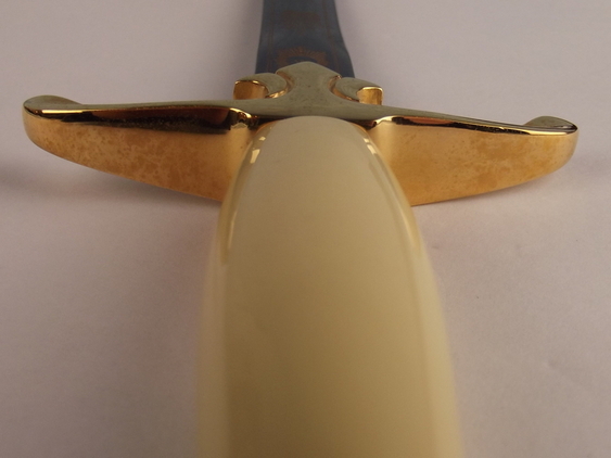 Wilkinson Sword Queen Elizabeth II’s Ruby Jubilee Commemorative Dagger - Image 19
